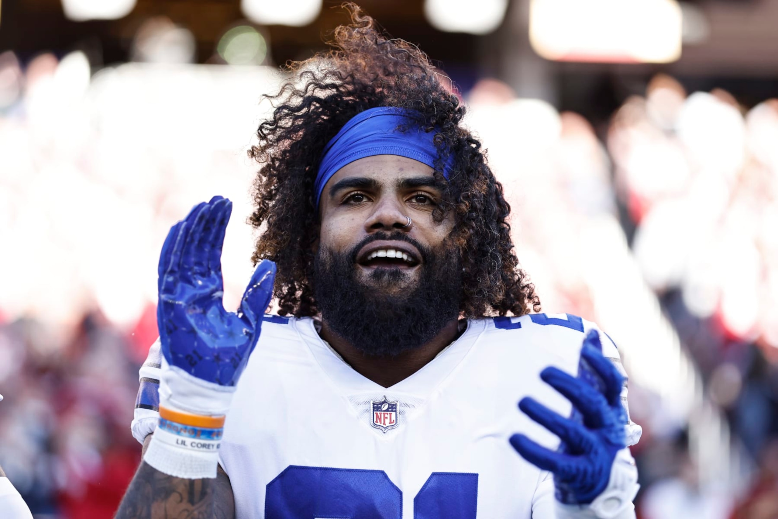 SANTA CLARA, CALIFORNIA - JANUARY 22: Ezekiel Elliott #21 of the Dallas Cowboys reacts during an NFL divisional round playoff football game between the San Francisco 49ers and the Dallas Cowboys at Levi's Stadium on January 22, 2023 in Santa Clara, California. (Photo by Michael Owens/Getty Images)