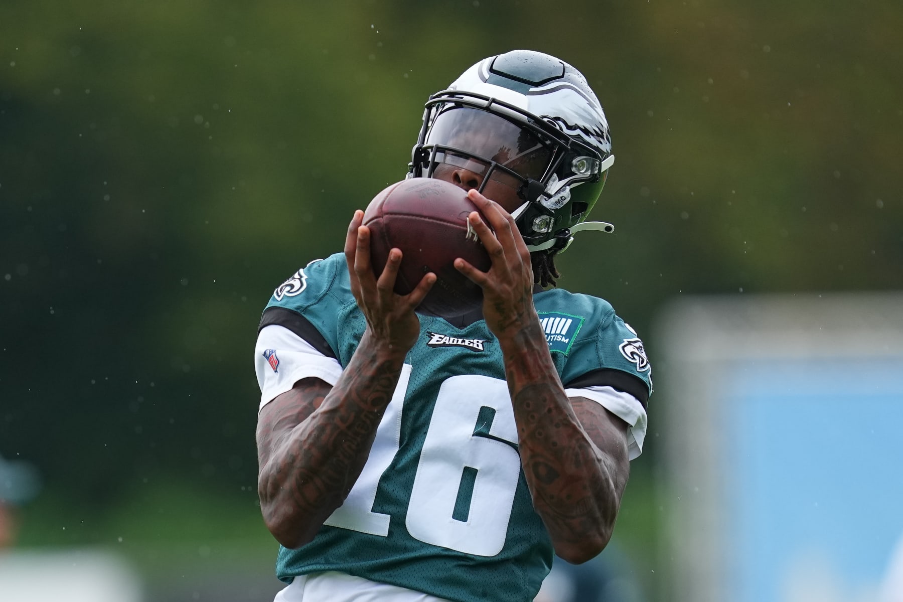 PHILADELPHIA, PENNSYLVANIA - AUGUST 10: Quez Watkins #16 of the Philadelphia Eagles catches the ball during Training Camp at the NovaCare Complex on August 10, 2023 in Philadelphia, Pennsylvania. (Photo by Mitchell Leff/Getty Images)