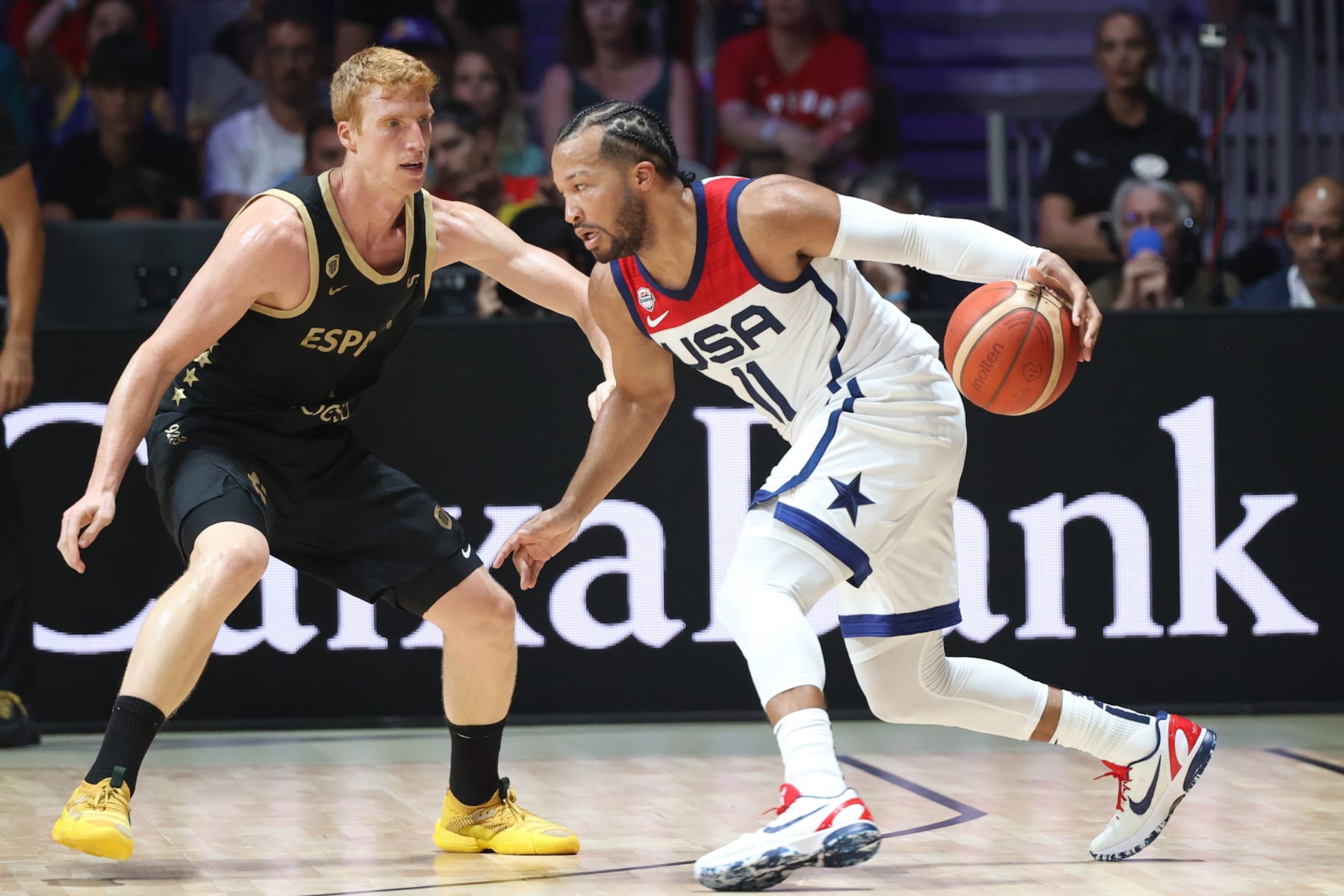 MALAGA, SPAIN - AUGUST 13: Alberto Diaz #4 of the Spain Men's National Basketball Team plays defense on Jalen Brunson #11 of the USA Men's National Basketball Team during the game on August 13, 2023 at Palacio de Deportes Jose Maria Martin Carpena in Malaga, Spain. NOTE TO USER: User expressly acknowledges and agrees that, by downloading and or using this photograph, User is consenting to the terms and conditions of the Getty Images License Agreement. Mandatory Copyright Notice: Copyright 2023 NBAE (Photo by Joe Murphy/NBAE via Getty Images)