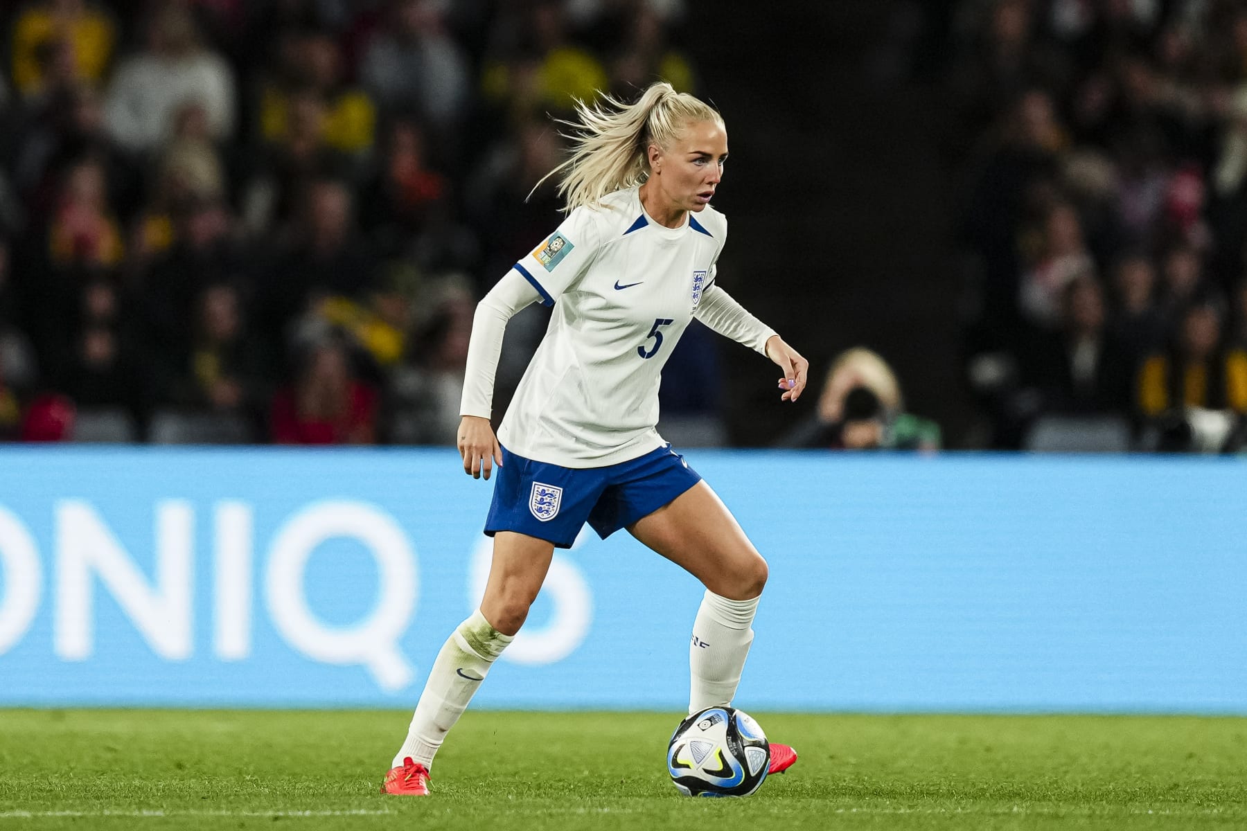 SYDNEY, AUSTRALIA - AUGUST 12: Alex Greenwood of England controls the ball during the FIFA Women's World Cup Australia & New Zealand 2023 Quarter Final match between England and Colombia at Stadium Australia on August 12, 2023 in Sydney, Australia. (Photo by Daniela Porcelli/Eurasia Sport Images/Getty Images)