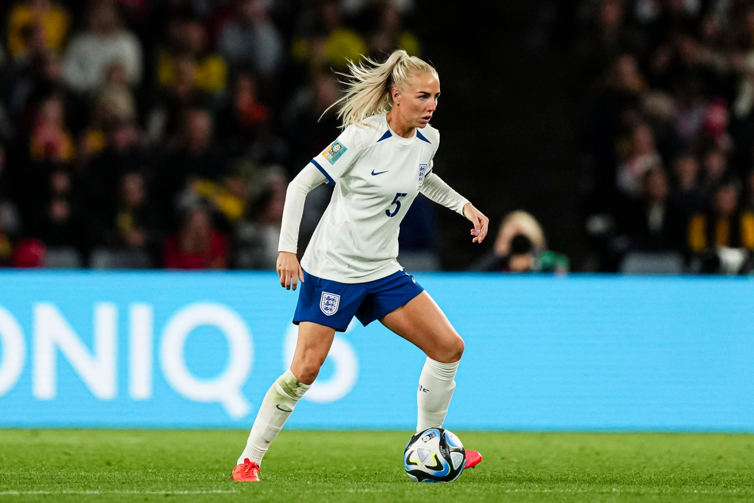 SYDNEY, AUSTRALIA - AUGUST 12: Alex Greenwood of England controls the ball during the FIFA Women's World Cup Australia & New Zealand 2023 Quarter Final match between England and Colombia at Stadium Australia on August 12, 2023 in Sydney, Australia. (Photo by Daniela Porcelli/Eurasia Sport Images/Getty Images)