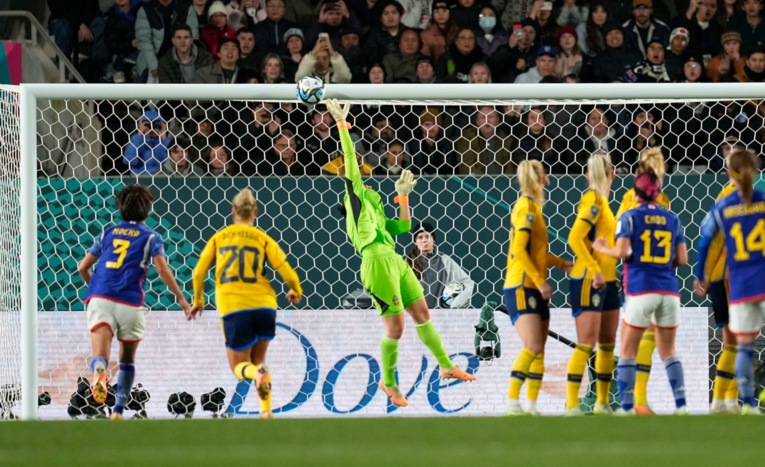 AUCKLAND, NEW ZEALAND - AUGUST 11: Zecira Musovic of Sweden controls the ball during the FIFA Women's World Cup Australia & New Zealand 2023 Quarter Final match between Japan and Sweden at Eden Park on August 11, 2023 in Auckland, New Zealand. (Photo by Ulrik Pedersen/DeFodi Images via Getty Images)