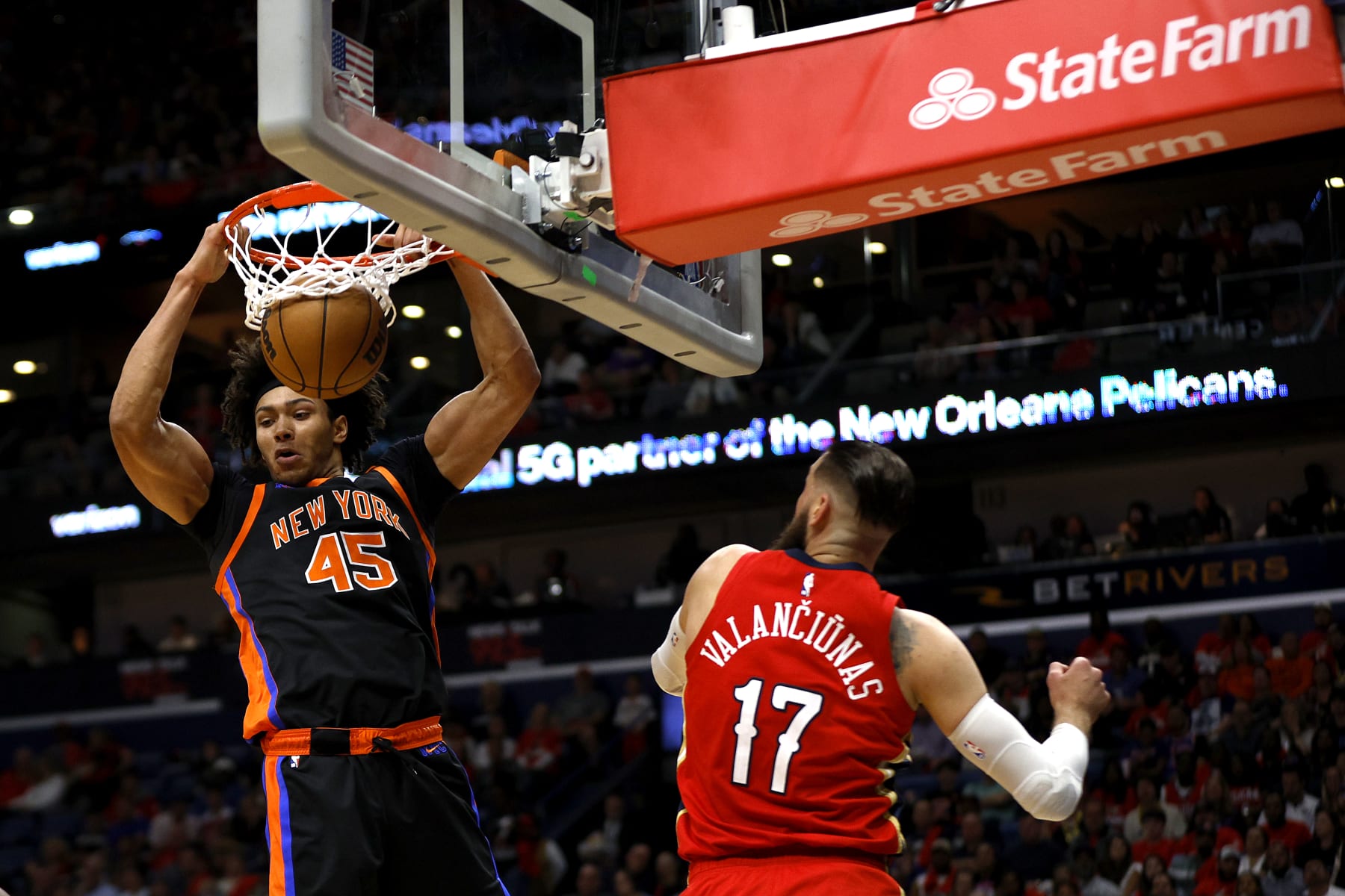 NEW ORLEANS, LOUISIANA - APRIL 07: Jericho Sims #45 of the New York Knicks dunks the ball over Jonas Valanciunas #17 of the New Orleans Pelicans during the first quarter of an NBA game at Smoothie King Center on April 07, 2023 in New Orleans, Louisiana. NOTE TO USER: User expressly acknowledges and agrees that, by downloading and or using this photograph, User is consenting to the terms and conditions of the Getty Images License Agreement. (Photo by Sean Gardner/Getty Images)