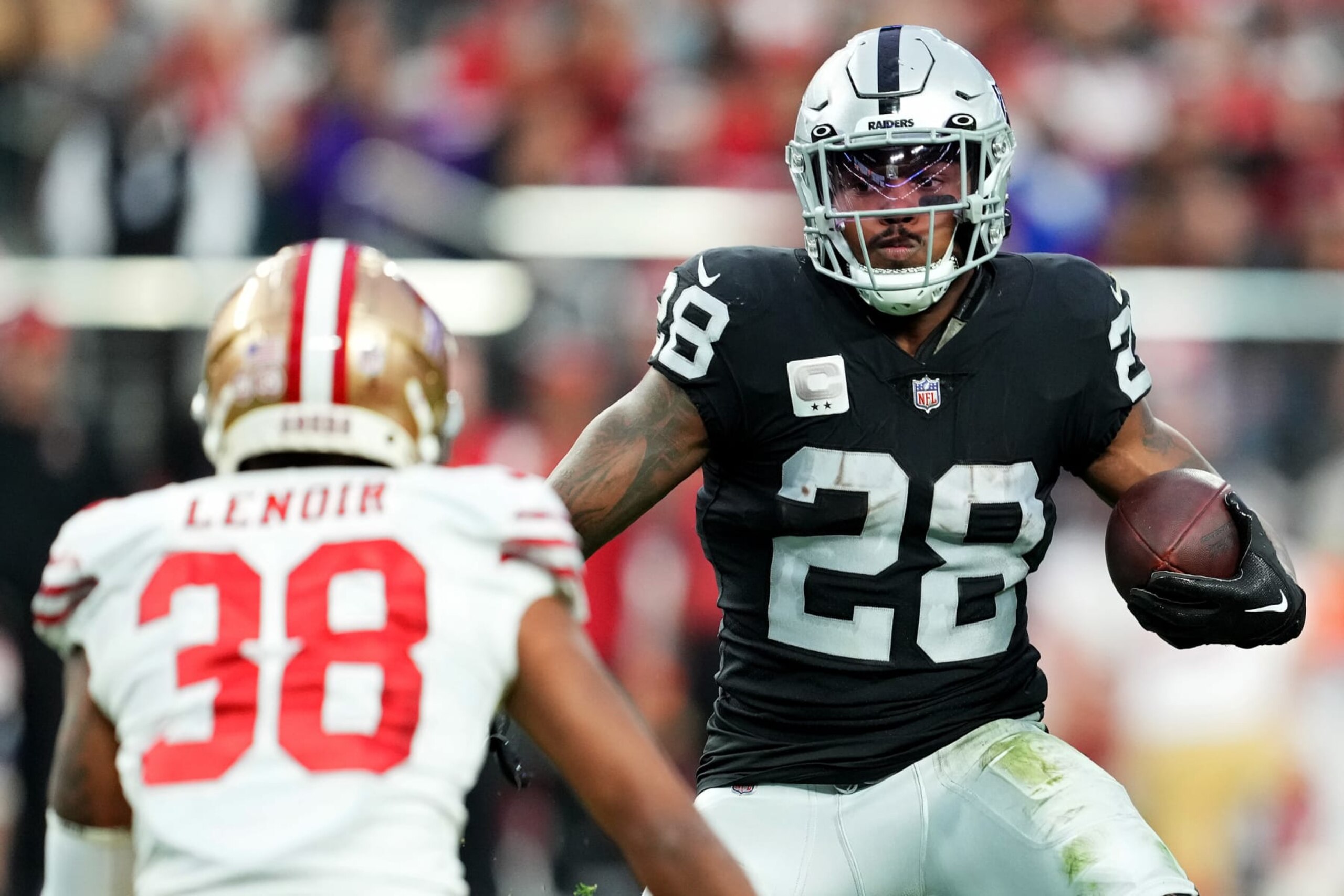 LAS VEGAS, NEVADA - JANUARY 01: Josh Jacobs #28 of the Las Vegas Raiders runs against the San Francisco 49ers during the second quarter at Allegiant Stadium on January 01, 2023 in Las Vegas, Nevada. (Photo by Chris Unger/Getty Images)