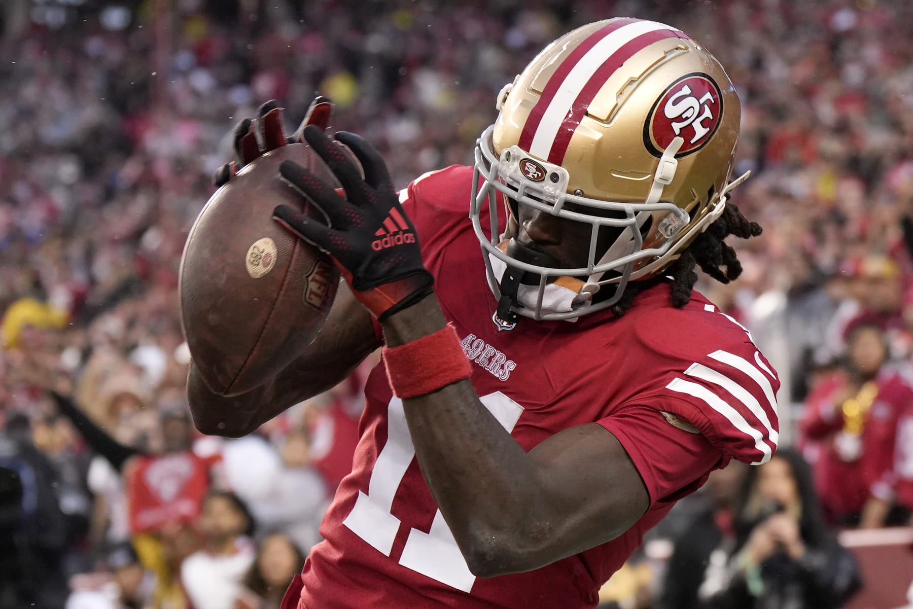 SANTA CLARA, CALIFORNIA - JANUARY 14: Brandon Aiyuk #11 of the San Francisco 49ers fails to make a catch in the end zone against the Seattle Seahawks during the fourth quarter in the NFC Wild Card playoff game at Levi's Stadium on January 14, 2023 in Santa Clara, California. (Photo by Thearon W. Henderson/Getty Images)