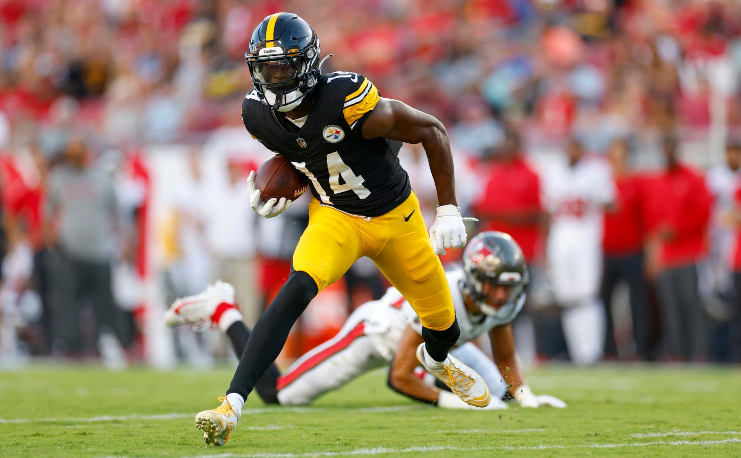 TAMPA, FLORIDA - AUGUST 11: George Pickens #14 of the Pittsburgh Steelers rushes after a catch for a touchdown during a preseason game against the Tampa Bay Buccaneers at Raymond James Stadium on August 11, 2023 in Tampa, Florida. (Photo by Mike Ehrmann/Getty Images)