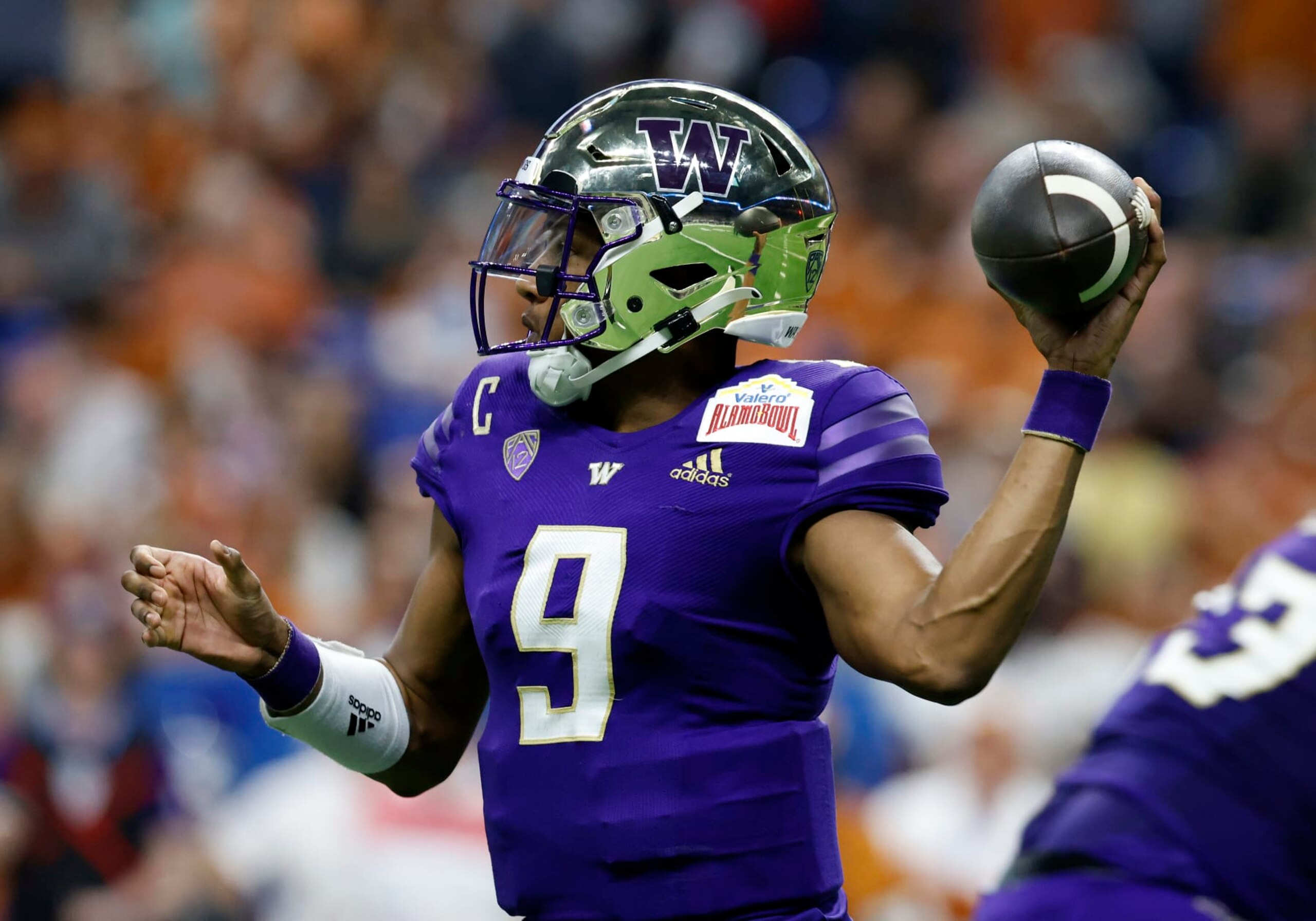 SAN ANTONIO, TX - DECEMBER 29: Washington Huskies quarterback Michael Penix Jr. (9) throws the ball against the Texas Longhorns during the Valero Alamo Bowl football game at the Alamodome on December 29, 2022 in San Antonio, TX. (Photo by Adam Davis/Icon Sportswire via Getty Images)