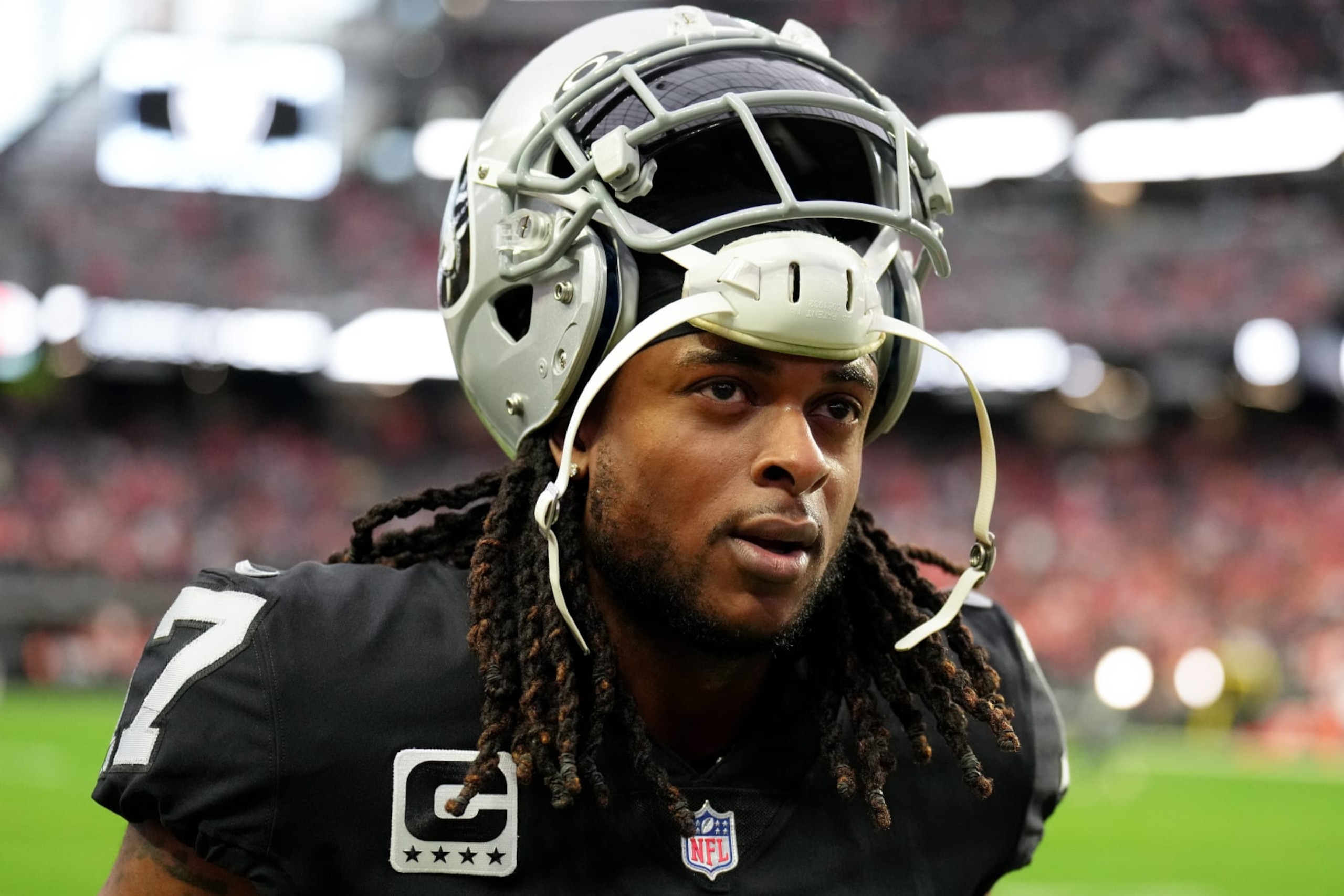 LAS VEGAS, NEVADA - JANUARY 07: Davante Adams #17 of the Las Vegas Raiders warms up prior to a game against the Kansas City Chiefs at Allegiant Stadium on January 07, 2023 in Las Vegas, Nevada. (Photo by Chris Unger/Getty Images) LAS VEGAS, NEVADA - JANUARY 07: Davante Adams #17 of the Las Vegas Raiders warms up prior to a game against the Kansas City Chiefs at Allegiant Stadium on January 07, 2023 in Las Vegas, Nevada. (Photo by Chris Unger/Getty Images)