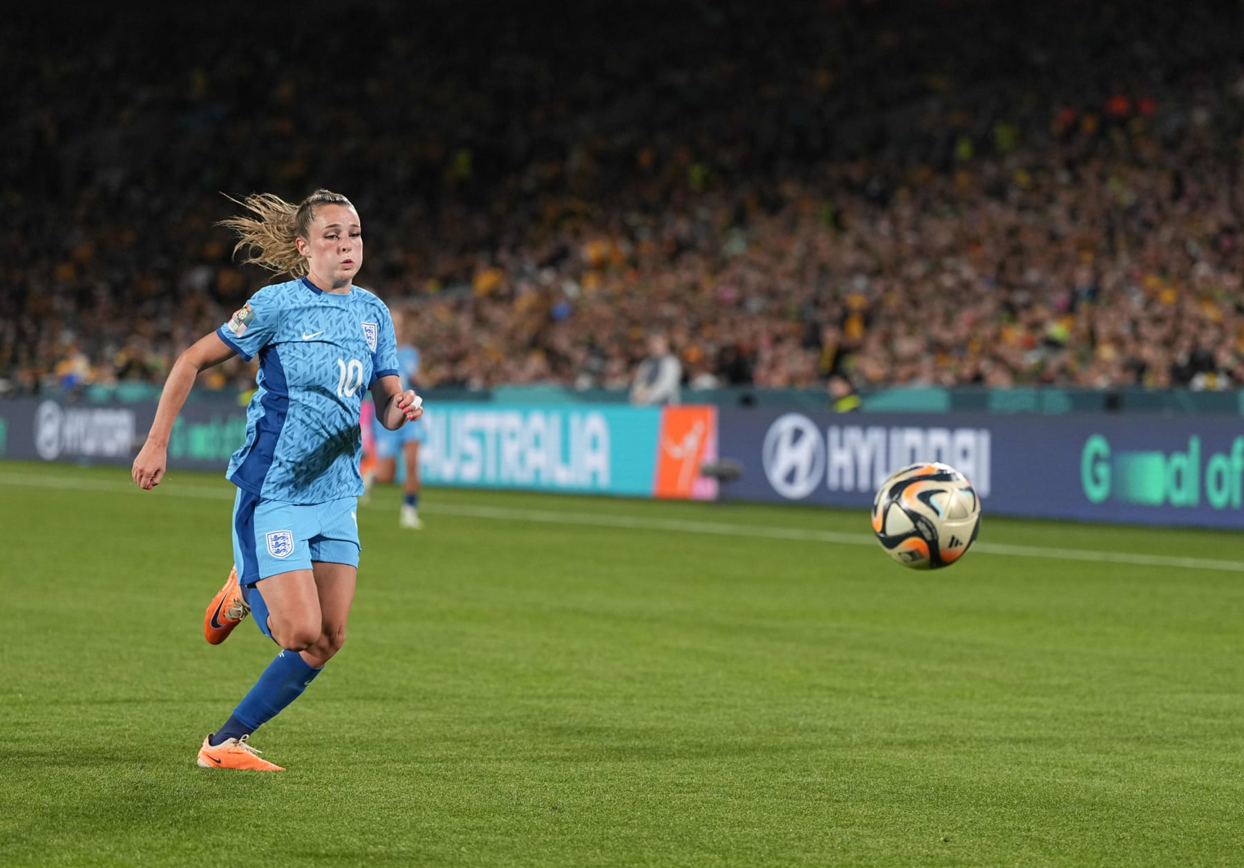 SYDNEY, AUSTRALIA - AUGUST 16: Ella Toone of England controls the ball during the FIFA Women's World Cup Australia & New Zealand 2023 Semi Final match between Australia and England at Stadium Australia on August 16, 2023 in Sydney, Australia. (Photo by Ulrik Pedersen/DeFodi Images via Getty Images)
