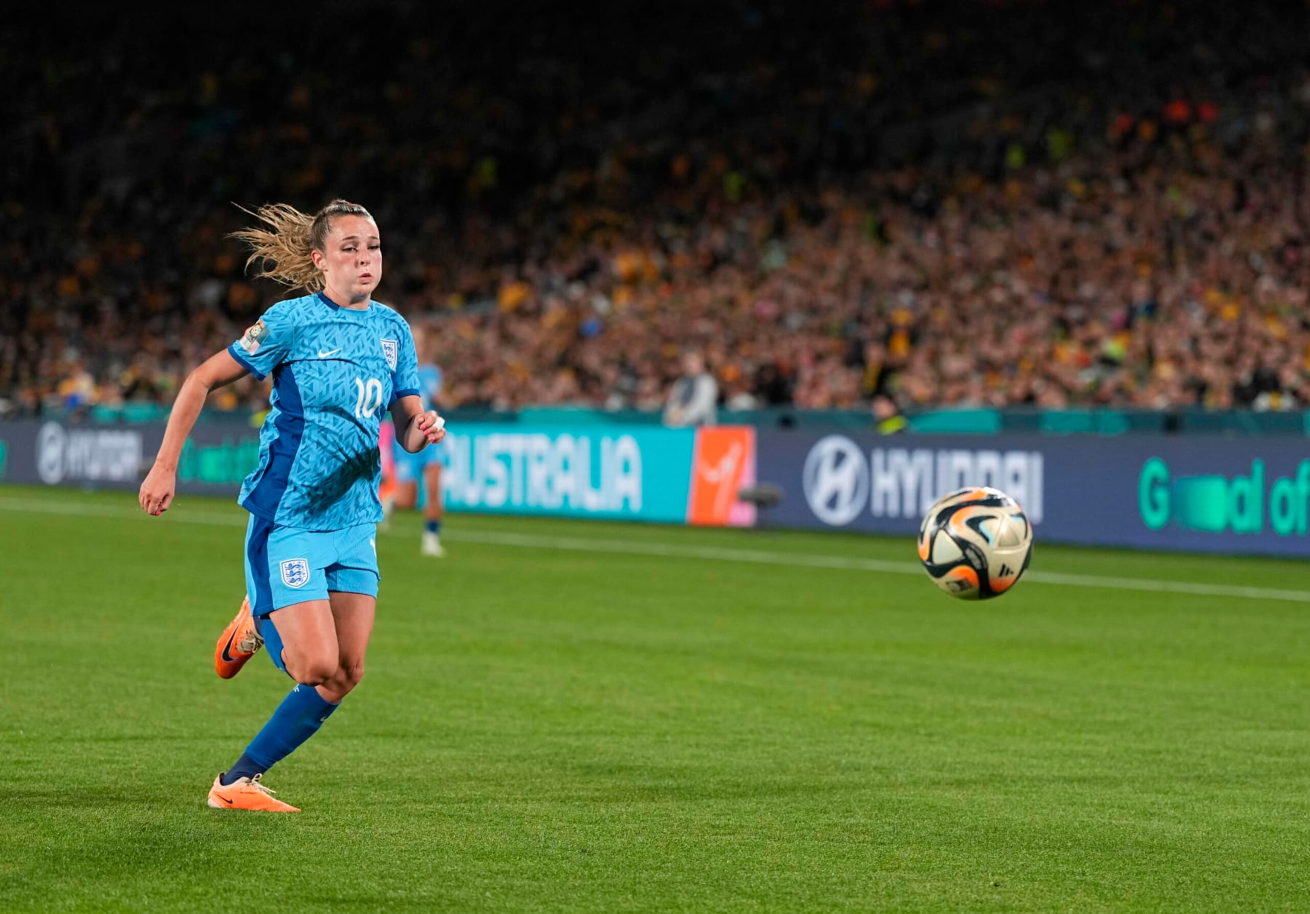 SYDNEY, AUSTRALIA - AUGUST 16: Ella Toone of England controls the ball during the FIFA Women's World Cup Australia & New Zealand 2023 Semi Final match between Australia and England at Stadium Australia on August 16, 2023 in Sydney, Australia. (Photo by Ulrik Pedersen/DeFodi Images via Getty Images)