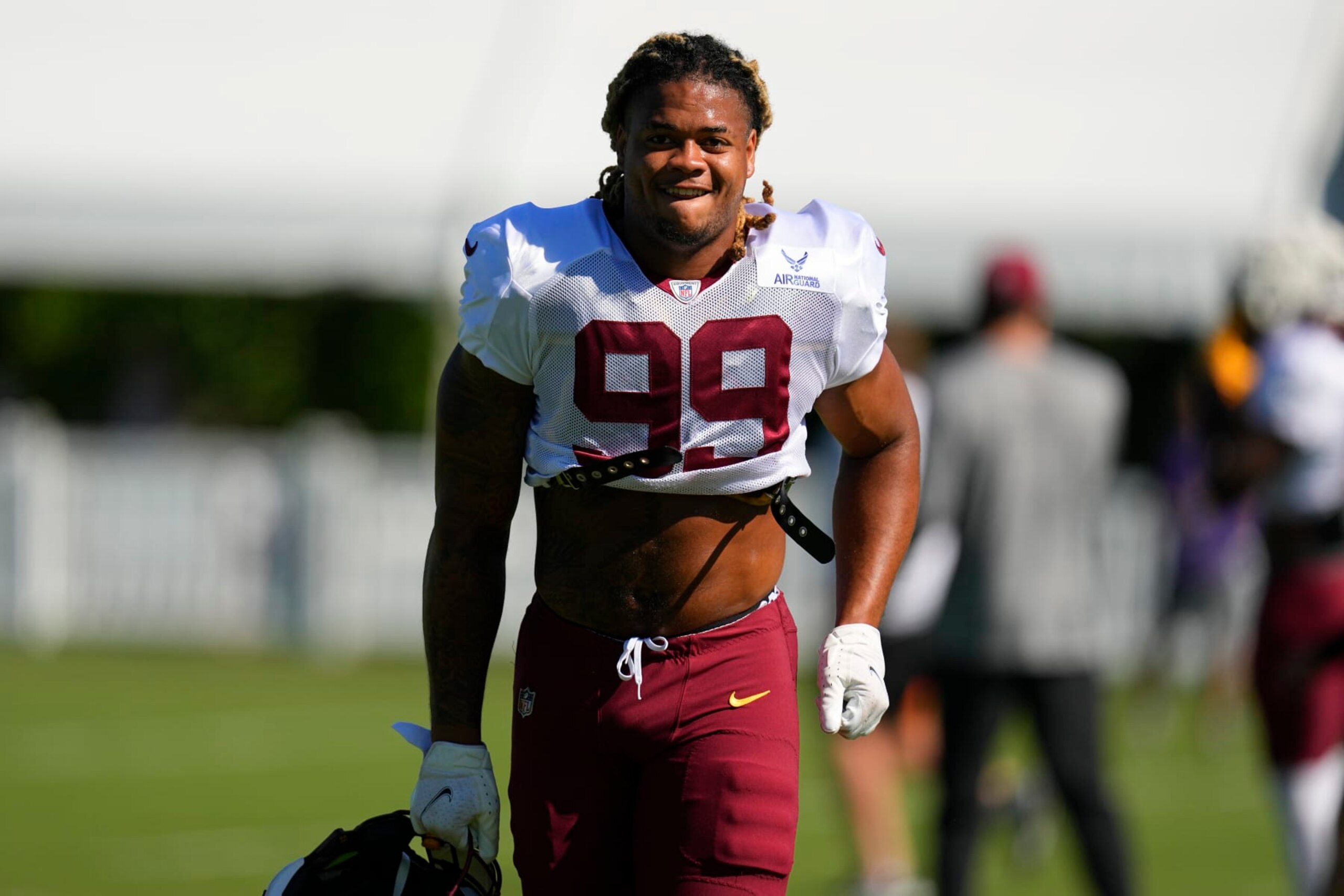 Washington Commanders defensive end Chase Young works out during a joint NFL football practice with the Baltimore Ravens, Wednesday, Aug. 16, 2023, in Owings Mills, Md. (AP Photo/Julio Cortez)