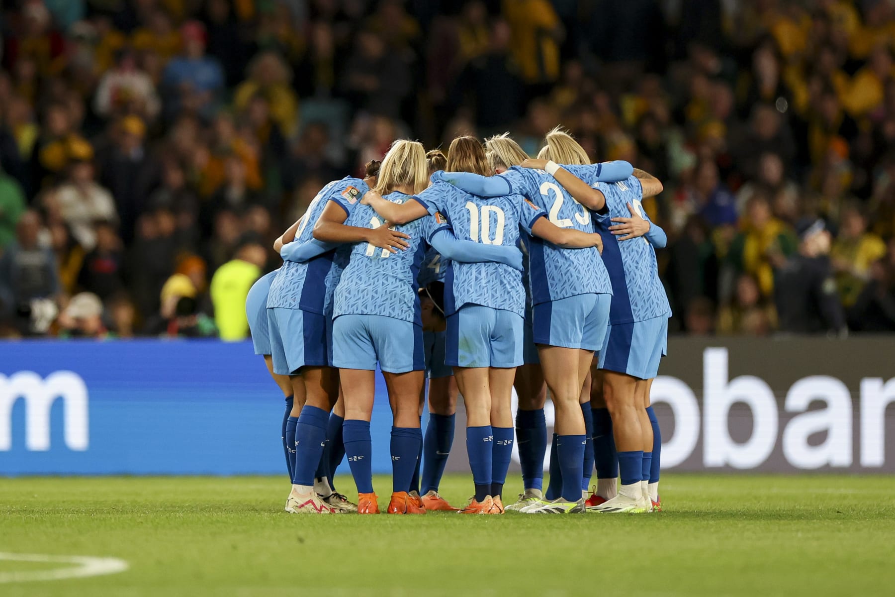 SYDNEY, AUSTRALIA - AUGUST 16: tha players of England form a circle during the FIFA Women's World Cup Australia & New Zealand 2023 Semi Final match between Australia and England at Stadium Australia on August 16, 2023 in Sydney, Australia. (Photo by Sajad Imanian/DeFodi Images via Getty Images)