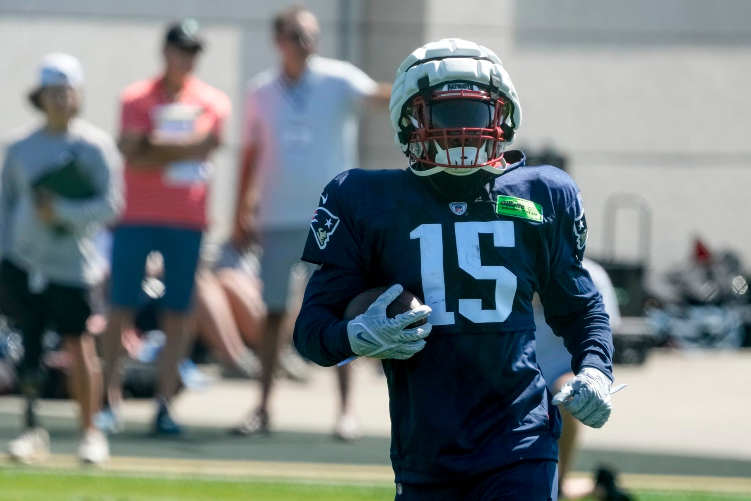 New England Patriots' Ezekiel Elliott runs a drill during practice for NFL football training camp Wednesday, Aug. 16, 2023, in Green Bay, Wis. (AP Photo/Morry Gash)