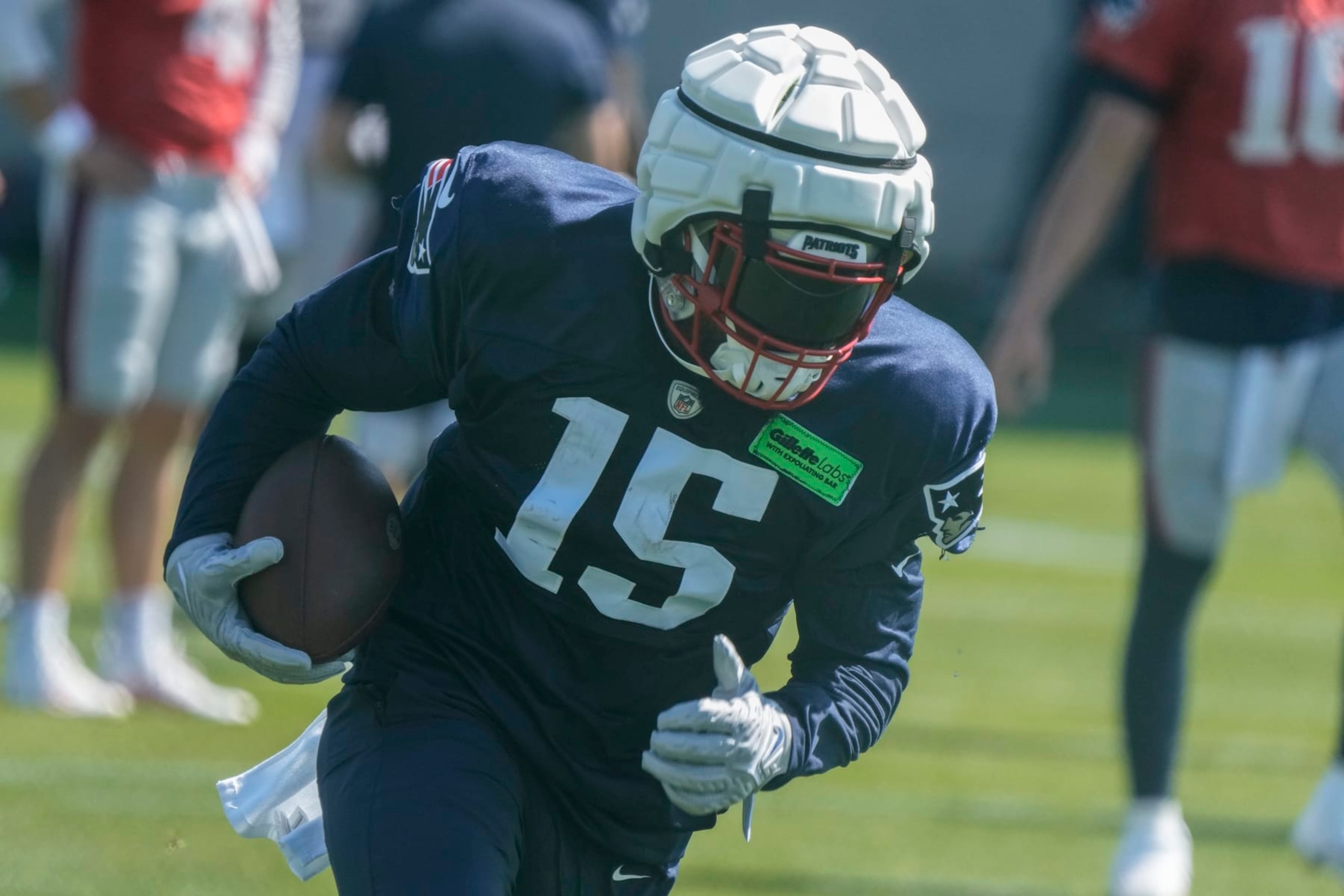 New England Patriots' Ezekiel Elliott runs a drill during practice for NFL football training camp Wednesday, Aug. 16, 2023, in Green Bay, Wis. (AP Photo/Morry Gash)