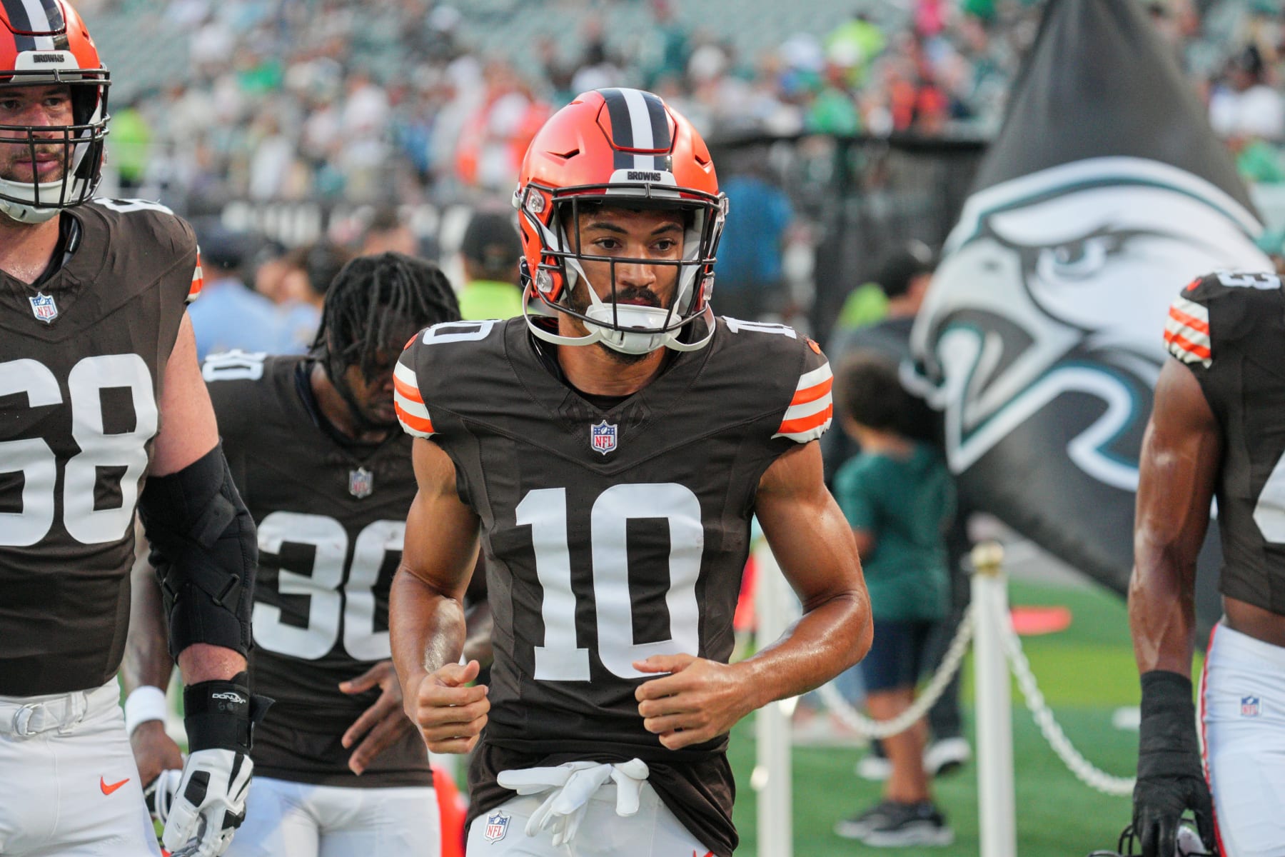 PHILADELPHIA, PA - AUGUST 17: Cleveland Browns wide receiver Anthony Schwartz (10) looks on during the preseason game between the Cleveland Browns and the Philadelphia Eagles on August 17, 2023, at Lincoln Financial Field in Philadelphia, PA. (Photo by Andy Lewis/Icon Sportswire via Getty Images)