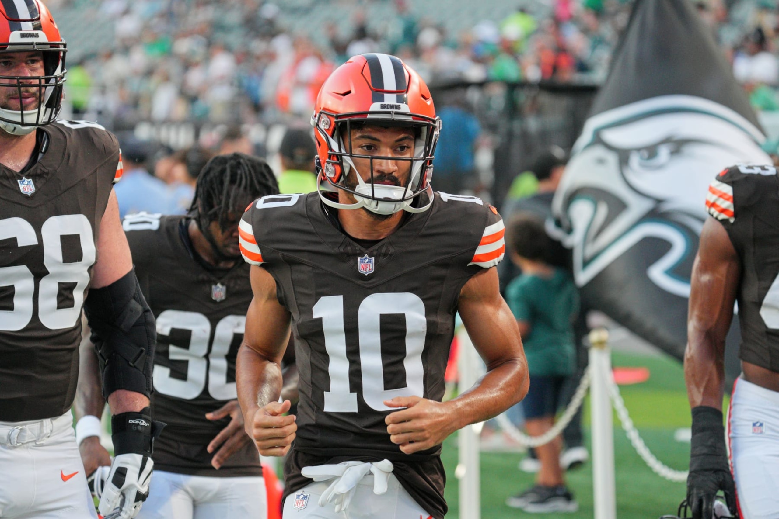PHILADELPHIA, PA - AUGUST 17: Cleveland Browns wide receiver Anthony Schwartz (10) looks on during the preseason game between the Cleveland Browns and the Philadelphia Eagles on August 17, 2023, at Lincoln Financial Field in Philadelphia, PA. (Photo by Andy Lewis/Icon Sportswire via Getty Images)