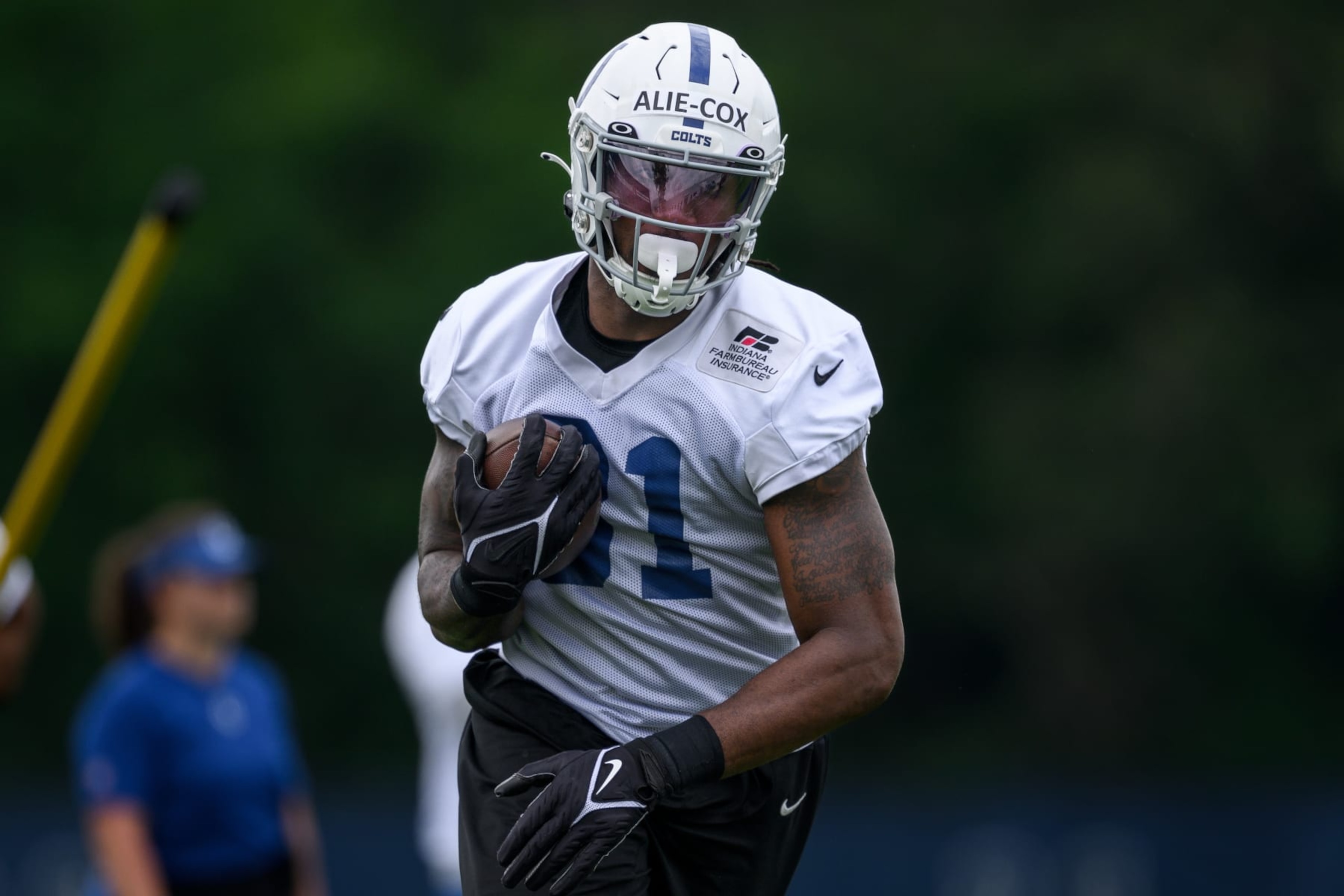 INDIANAPOLIS, IN - JUNE 14: Indianapolis Colts tight end Mo Alie-Cox (81) runs through a drill during the Indianapolis Colts Minicamp on June 14, 2023 at the Indiana Farm Bureau Football Center in Indianapolis, IN. (Photo by Zach Bolinger/Icon Sportswire via Getty Images) INDIANAPOLIS, IN - JUNE 14: Indianapolis Colts tight end Mo Alie-Cox (81) runs through a drill during the Indianapolis Colts Minicamp on June 14, 2023 at the Indiana Farm Bureau Football Center in Indianapolis, IN. (Photo by Zach Bolinger/Icon Sportswire via Getty Images)