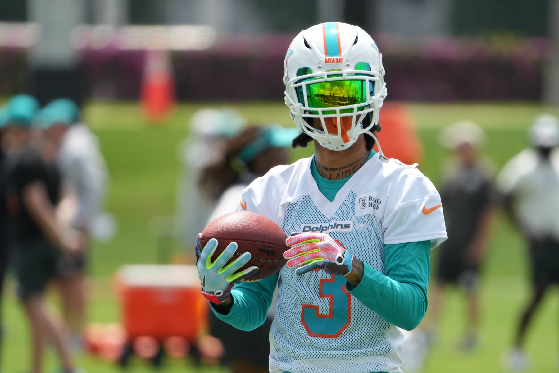 MIAMI GARDENS, FL - JUNE 08: Miami Dolphins Miami Dolphins running back Myles Gaskin (3) receiver 
Robbie Chosen (3) catches passes during the Miami Dolphins OTA on Thursday, June 8, 2023 at Baptist Health Training Facility in Miami Gardens Fla. (Photo by Peter Joneleit/Icon Sportswire via Getty Images)