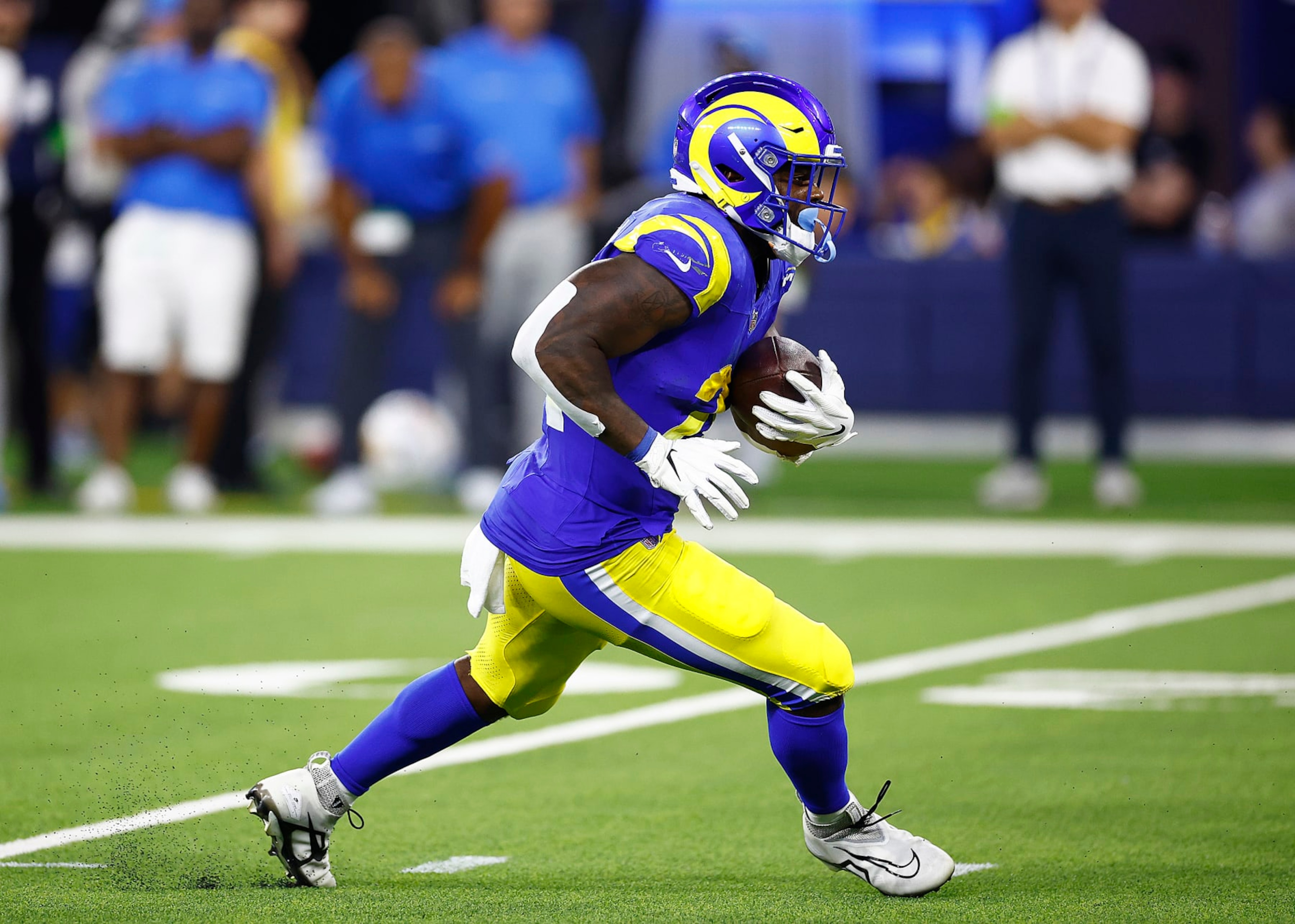 INGLEWOOD, CALIFORNIA - AUGUST 12: Royce Freeman #24 of the Los Angeles Rams runs for a touchdown against the Los Angeles Chargers in the second half during a preseason game at SoFi Stadium on August 12, 2023 in Inglewood, California. (Photo by Ronald Martinez/Getty Images) INGLEWOOD, CALIFORNIA - AUGUST 12: Royce Freeman #24 of the Los Angeles Rams runs for a touchdown against the Los Angeles Chargers in the second half during a preseason game at SoFi Stadium on August 12, 2023 in Inglewood, California. (Photo by Ronald Martinez/Getty Images)
