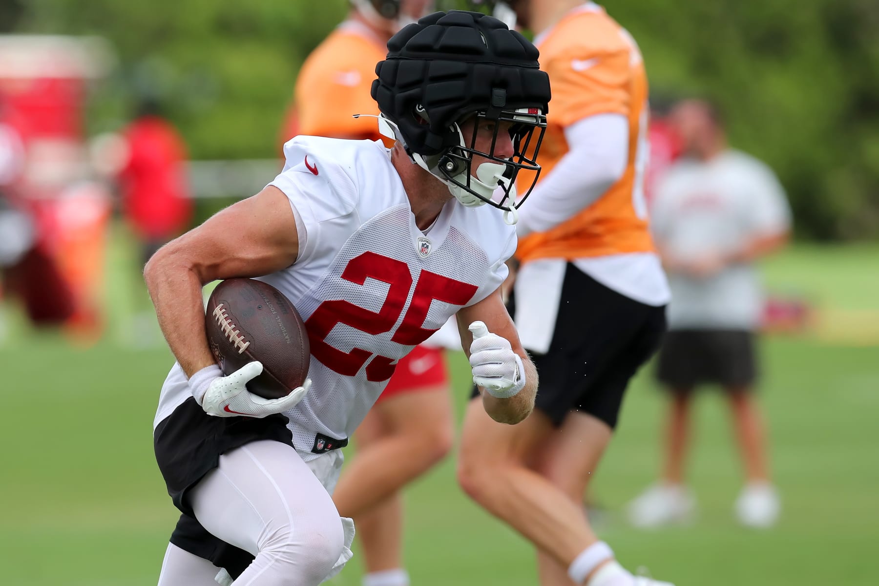 TAMPA, FL - AUG 05: Tampa Bay Buccaneers Running Back Patrick Laird (25) goes thru a drill during the Tampa Bay Buccaneers Training Camp on August 05, 2023 at the AdventHealth Training Center at One Buccaneer Place in Tampa, Florida. (Photo by Cliff Welch/Icon Sportswire via Getty Images)