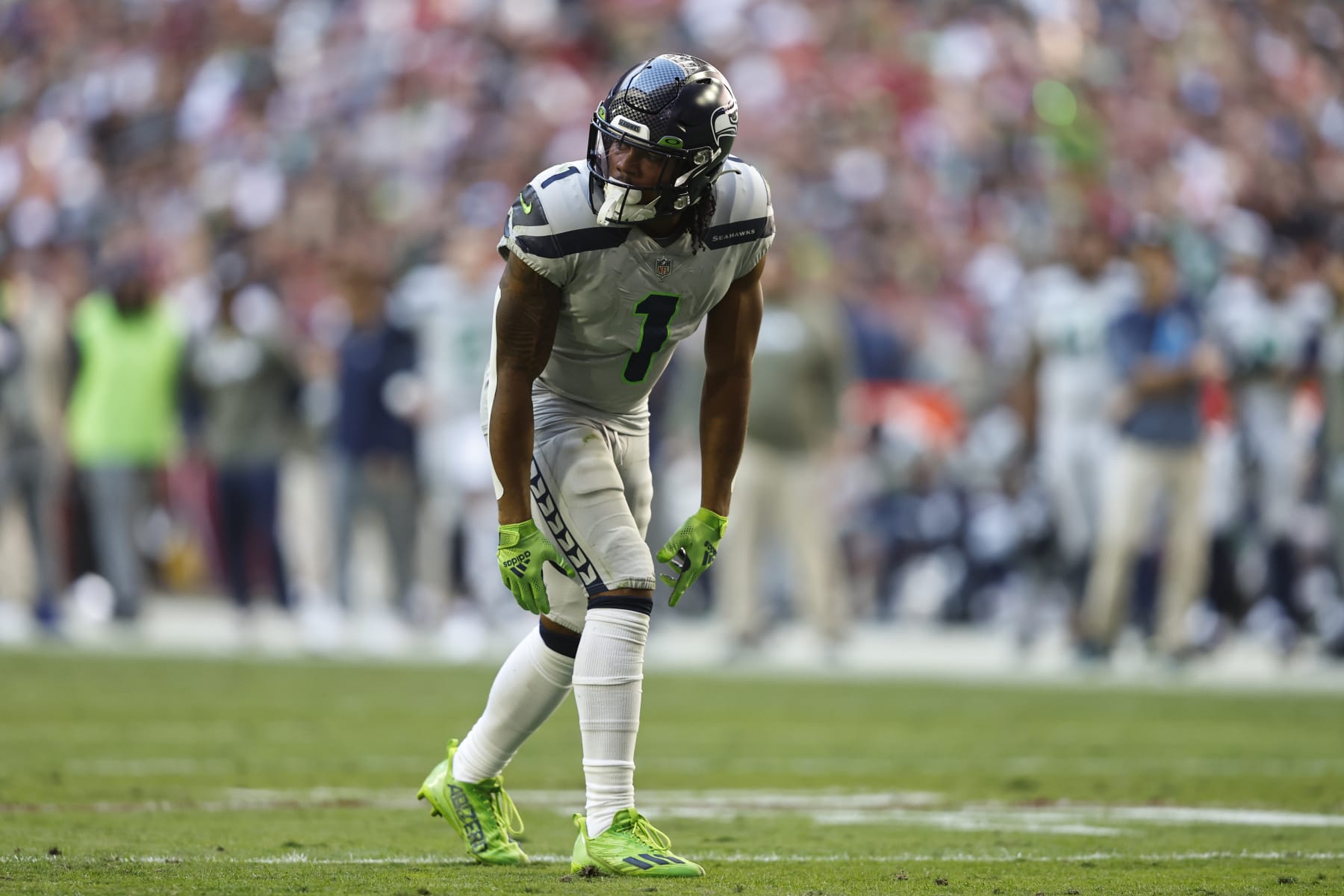 GLENDALE, ARIZONA - NOVEMBER 06: Dee Eskridge #1 of the Seattle Seahawks lines up during an NFL Football game between the Arizona Cardinals and the Seattle Seahawks at State Farm Stadium on November 06, 2022 in Glendale, Arizona. (Photo by Michael Owens/Getty Images)