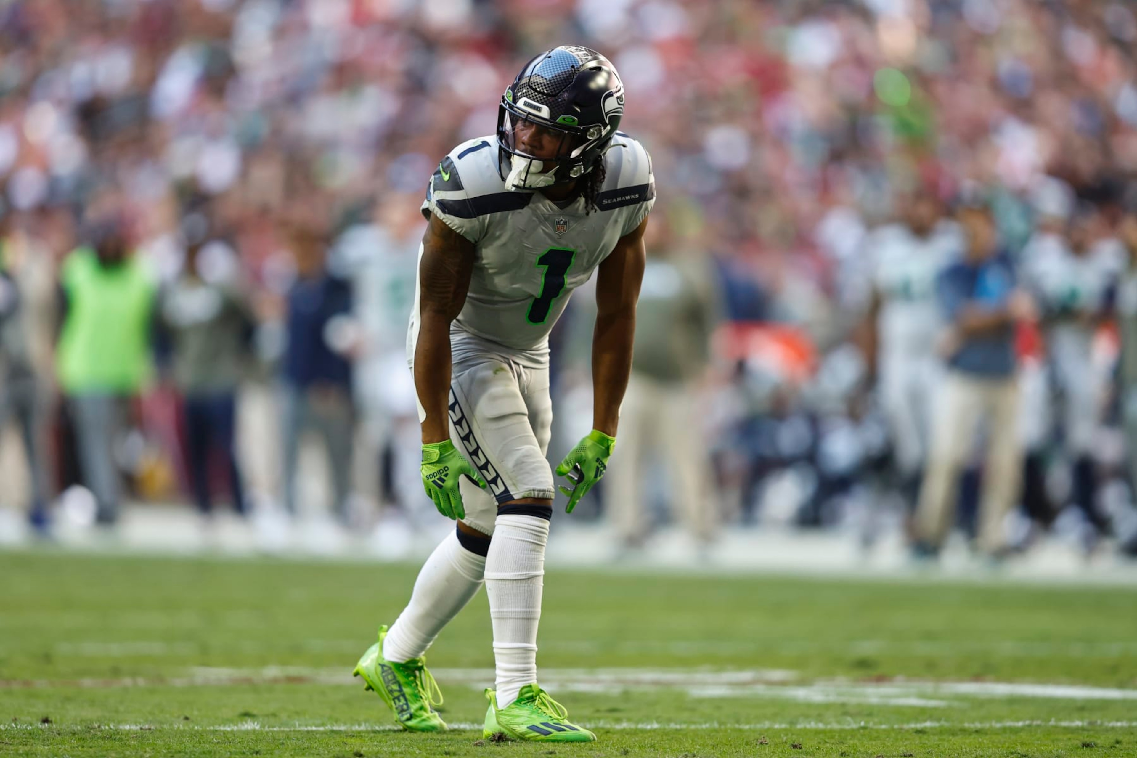 GLENDALE, ARIZONA - NOVEMBER 06: Dee Eskridge #1 of the Seattle Seahawks lines up during an NFL Football game between the Arizona Cardinals and the Seattle Seahawks at State Farm Stadium on November 06, 2022 in Glendale, Arizona. (Photo by Michael Owens/Getty Images) GLENDALE, ARIZONA - NOVEMBER 06: Dee Eskridge #1 of the Seattle Seahawks lines up during an NFL Football game between the Arizona Cardinals and the Seattle Seahawks at State Farm Stadium on November 06, 2022 in Glendale, Arizona. (Photo by Michael Owens/Getty Images)