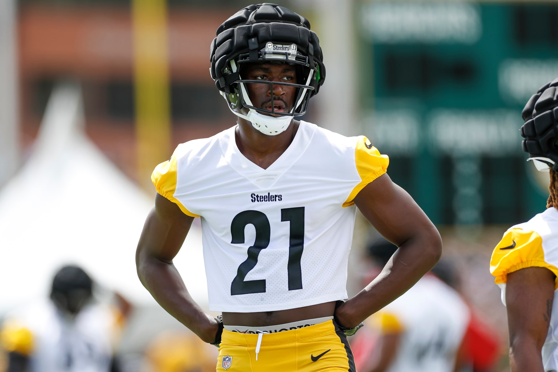 LATROBE, PA - JULY 29: Pittsburgh Steelers wide receiver Hakeem Butler (21) participates in a drill during the team's training camp at Saint Vincent College on July 29, 2023, in Latrobe, PA. (Photo by Brandon Sloter/Icon Sportswire via Getty Images)