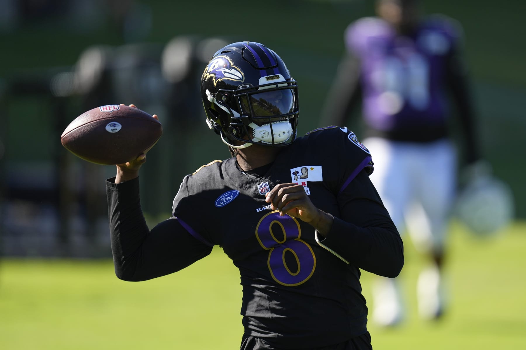 Baltimore Ravens quarterback Lamar Jackson works out during a joint NFL football practice with the Washington Commanders, Wednesday, Aug. 16, 2023, in Owings Mills, Md. (AP Photo/Julio Cortez)