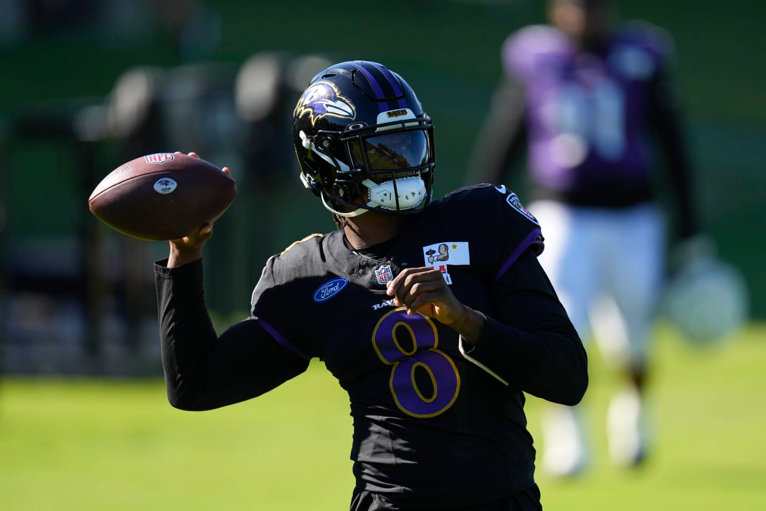 Baltimore Ravens quarterback Lamar Jackson works out during a joint NFL football practice with the Washington Commanders, Wednesday, Aug. 16, 2023, in Owings Mills, Md. (AP Photo/Julio Cortez)