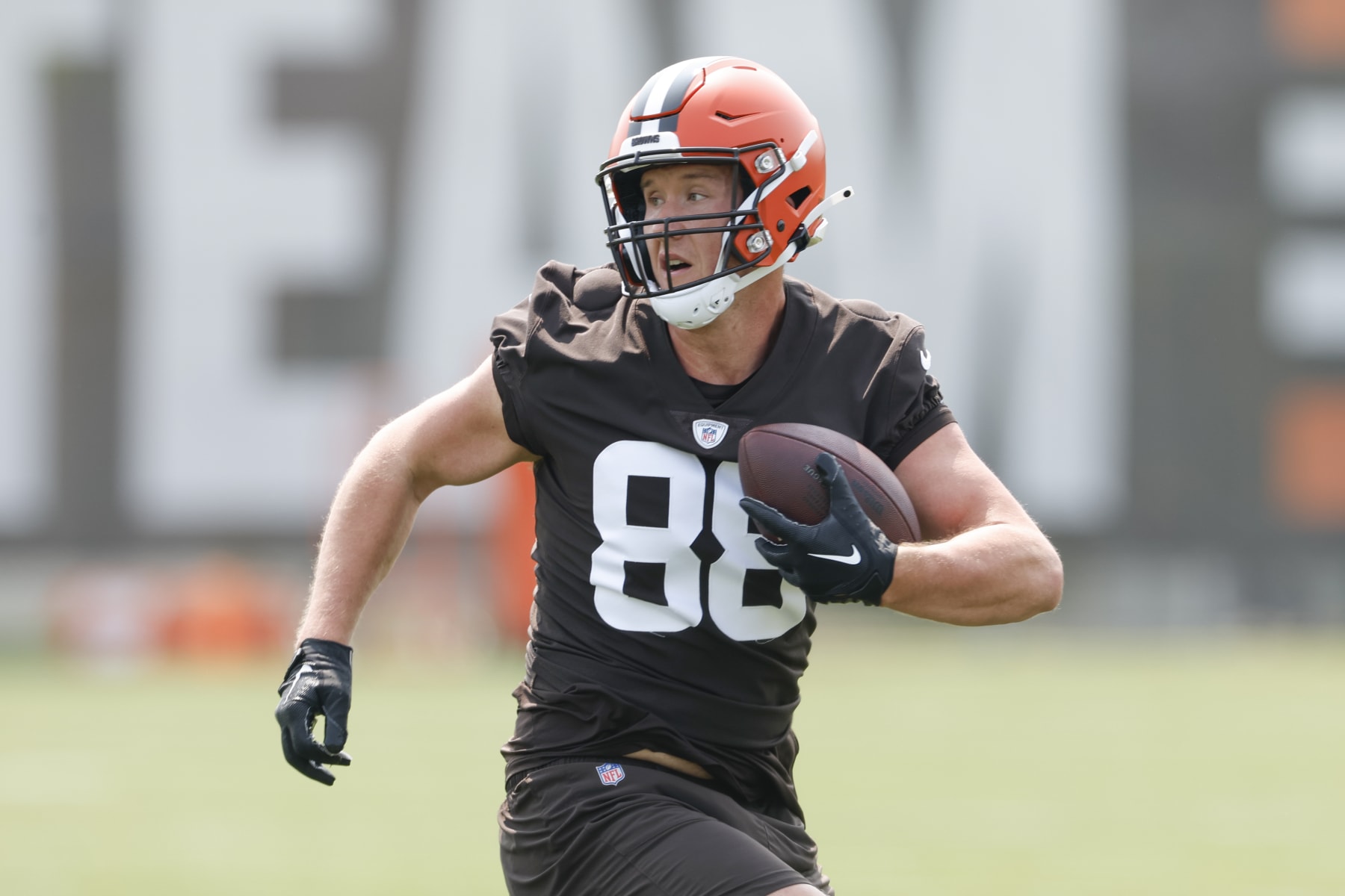 Cleveland Browns tight end Harrison Bryant takes part in drills at the NFL football team's practice facility Wednesday, June 7, 2023, in Berea, Ohio. (AP Photo/Ron Schwane)