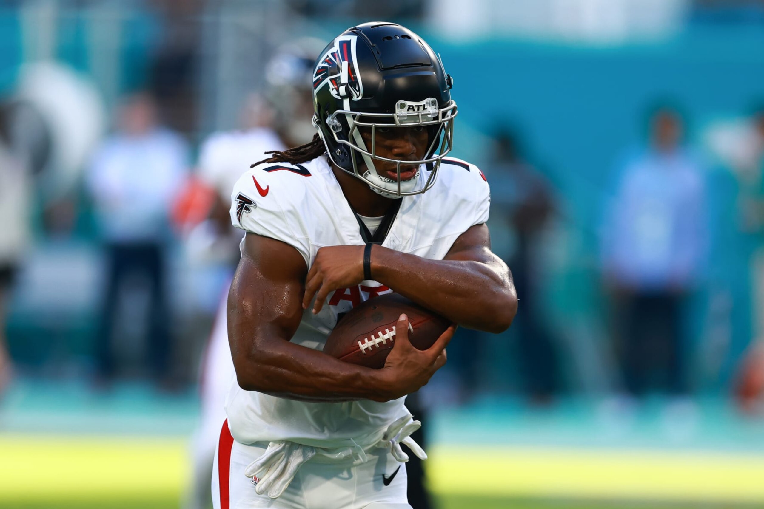 MIAMI GARDENS, FLORIDA - AUGUST 11: Bijan Robinson #7 of the Atlanta Falcons warms up prior to a preseason game against the Miami Dolphins at Hard Rock Stadium on August 11, 2023 in Miami Gardens, Florida. (Photo by Megan Briggs/Getty Images) MIAMI GARDENS, FLORIDA - AUGUST 11: Bijan Robinson #7 of the Atlanta Falcons warms up prior to a preseason game against the Miami Dolphins at Hard Rock Stadium on August 11, 2023 in Miami Gardens, Florida. (Photo by Megan Briggs/Getty Images)