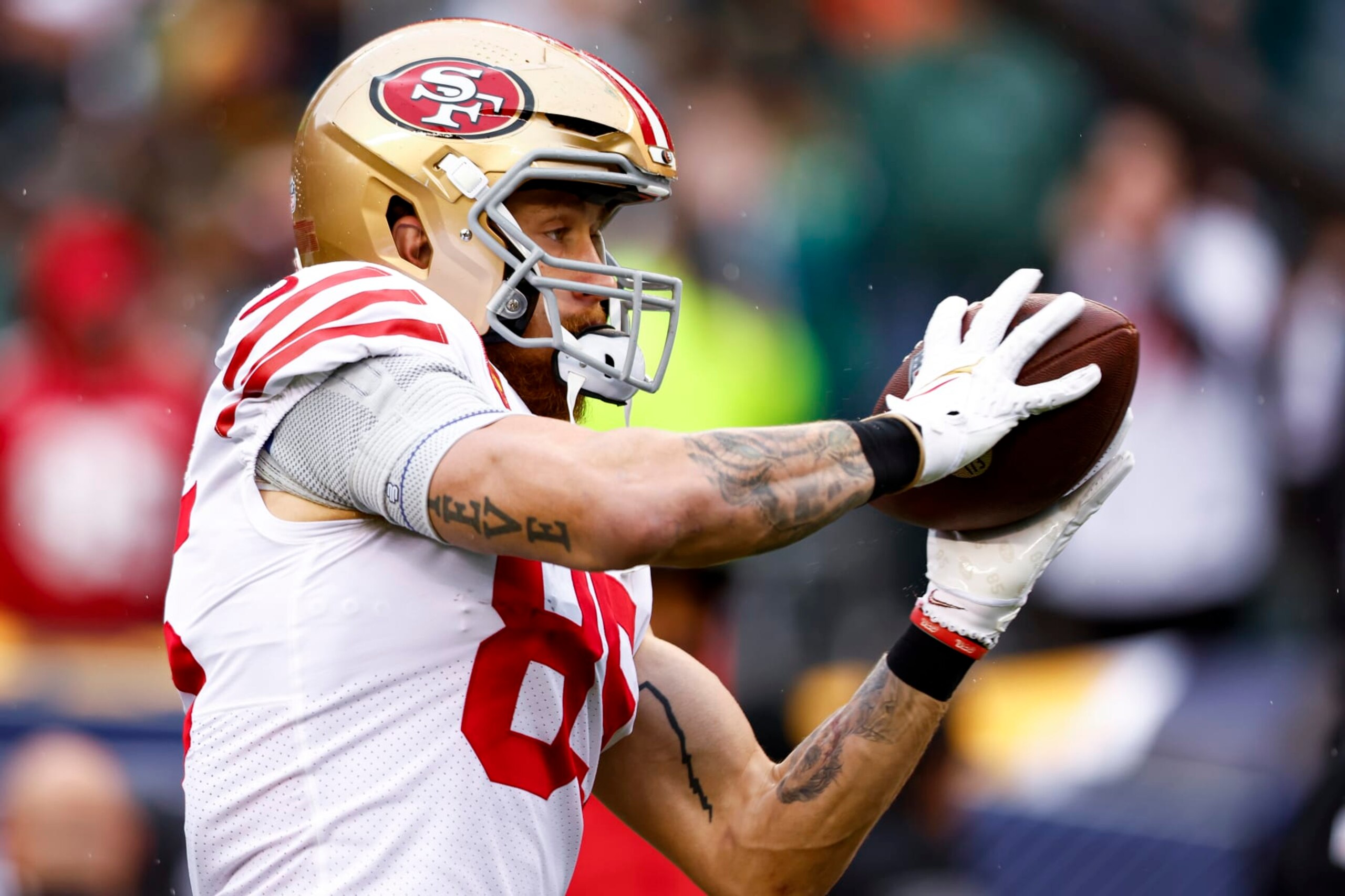 PHILADELPHIA, PA - JANUARY 29: George Kittle #85 of the San Francisco 49ers catches a pass while warming up prior to the NFC Championship NFL football game against the Philadelphia Eagles at Lincoln Financial Field on January 29, 2023 in Philadelphia, Pennsylvania. (Photo by Kevin Sabitus/Getty Images) PHILADELPHIA, PA - JANUARY 29: George Kittle #85 of the San Francisco 49ers catches a pass while warming up prior to the NFC Championship NFL football game against the Philadelphia Eagles at Lincoln Financial Field on January 29, 2023 in Philadelphia, Pennsylvania. (Photo by Kevin Sabitus/Getty Images)