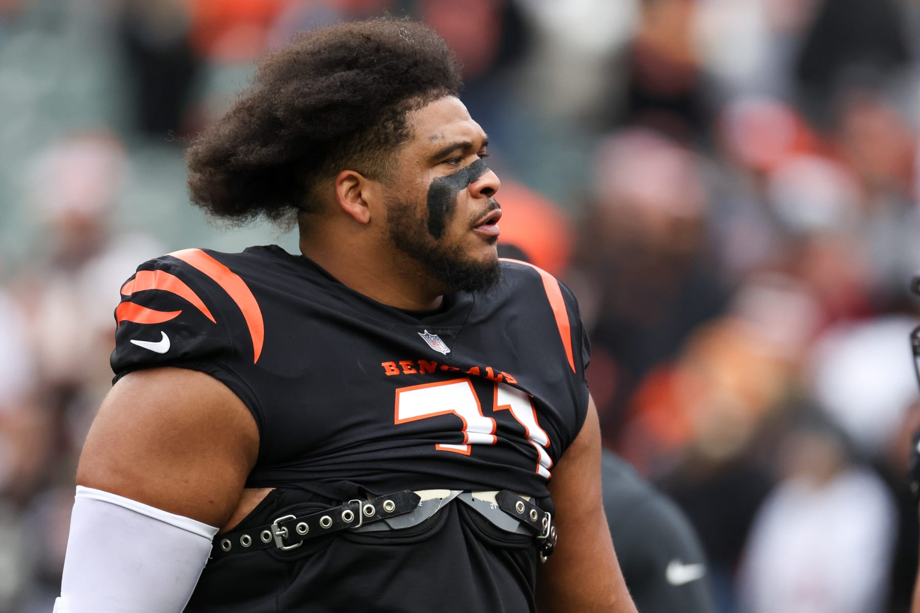 CINCINNATI, OH - DECEMBER 11: Cincinnati Bengals offensive tackle La'el Collins (71) before the game against the Cleveland Browns and the Cincinnati Bengals on December 11, 2022, at  Paycor Stadium in Cincinnati, OH. (Photo by Ian Johnson/Icon Sportswire via Getty Images)