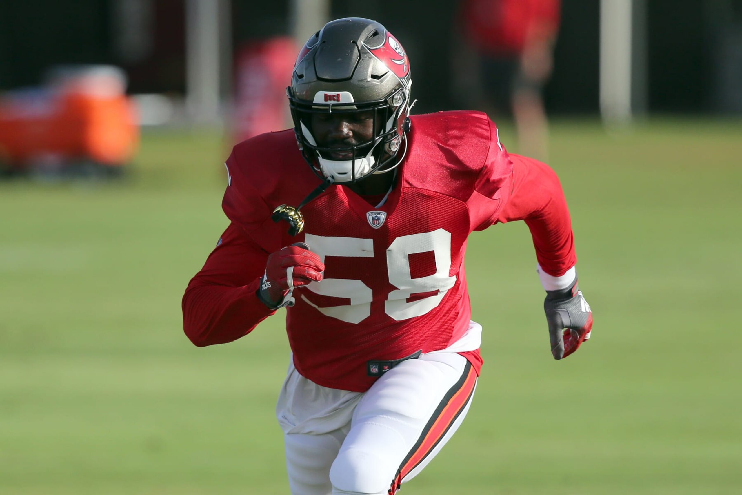 TAMPA, FL - AUG 25: The Buccaneers Shaq Barrett (58) goes thru a drill during the Tampa Bay Buccaneers Training Camp on August 25, 2020 at the AdventHealth Training Center in Tampa, Florida. (Photo by Cliff Welch/Icon Sportswire via Getty Images) TAMPA, FL - AUG 25: The Buccaneers Shaq Barrett (58) goes thru a drill during the Tampa Bay Buccaneers Training Camp on August 25, 2020 at the AdventHealth Training Center in Tampa, Florida. (Photo by Cliff Welch/Icon Sportswire via Getty Images)
