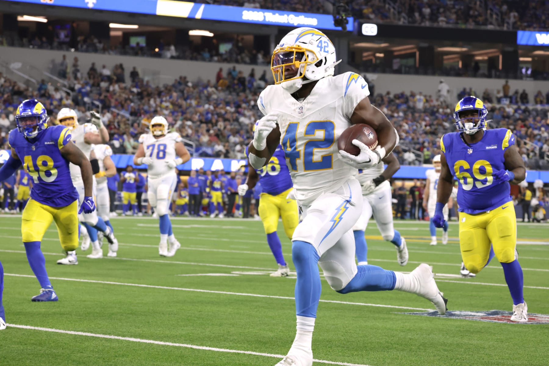INGLEWOOD, CA - AUGUST 12: Chargers running back Elijah Dotson runs for a touchdown in the fourth quarter during the Rams and Chargers preseason game at SoFi Stadium in Inglewood, CA on Saturday, Aug. 12, 2023. (Myung J. Chun / Los Angeles Times via Getty Images)