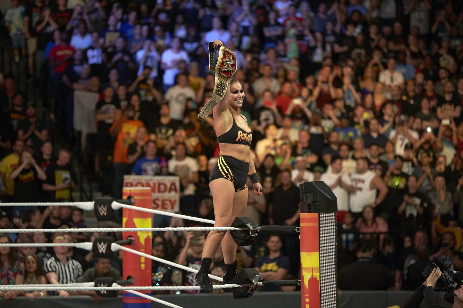 Professional Wrestling: WWE SummerSlam: Ronda Rousey victorious in ring while holding belt after winning Raw Women's Championship match vs Alexa Bliss during event at Barclays Center.
Brooklyn, NY 8/19/2018
CREDIT: Rob Tringali (Photo by Rob Tringali /Sports Illustrated via Getty Images)
(Set Number: X162079 TK1 )