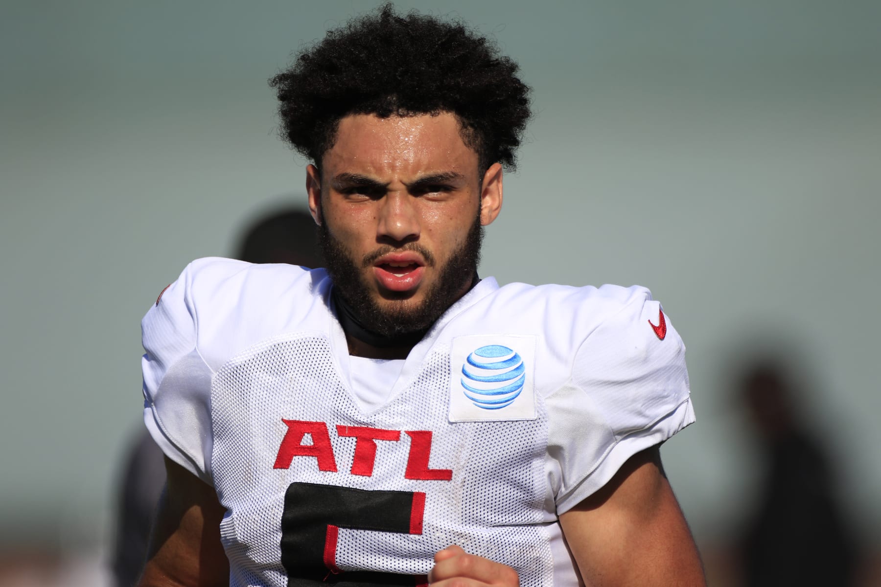 FLOWERY BRANCH, GA - AUGUST 05: Atlanta Falcons wide receiver Drake London #5 stretches during Atlanta Falcons training camp on August 5, 2023 at IBM Performance Field in Flowery Branch, GA.(Photo by Jeff Robinson/Icon Sportswire via Getty Images)