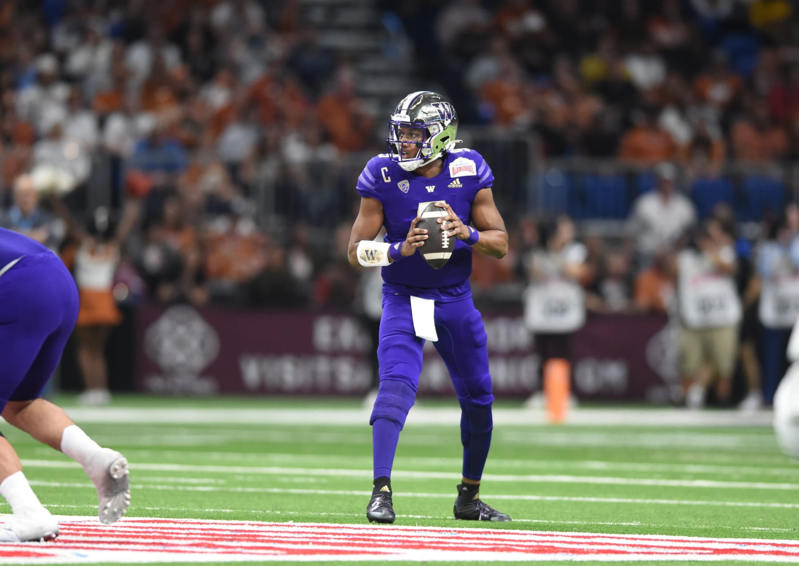SAN ANTONIO, TX - DECEMBER 29: Washington Huskies QB Michael Penix Jr. looks for an open man during th Valero Alamo Bowl game featuring the Texas Longhorns and the Washington Huskies on December 29, 2022 at the Alamodome in San Antonio, TX. (Photo by John Rivera/Icon Sportswire via Getty Images)