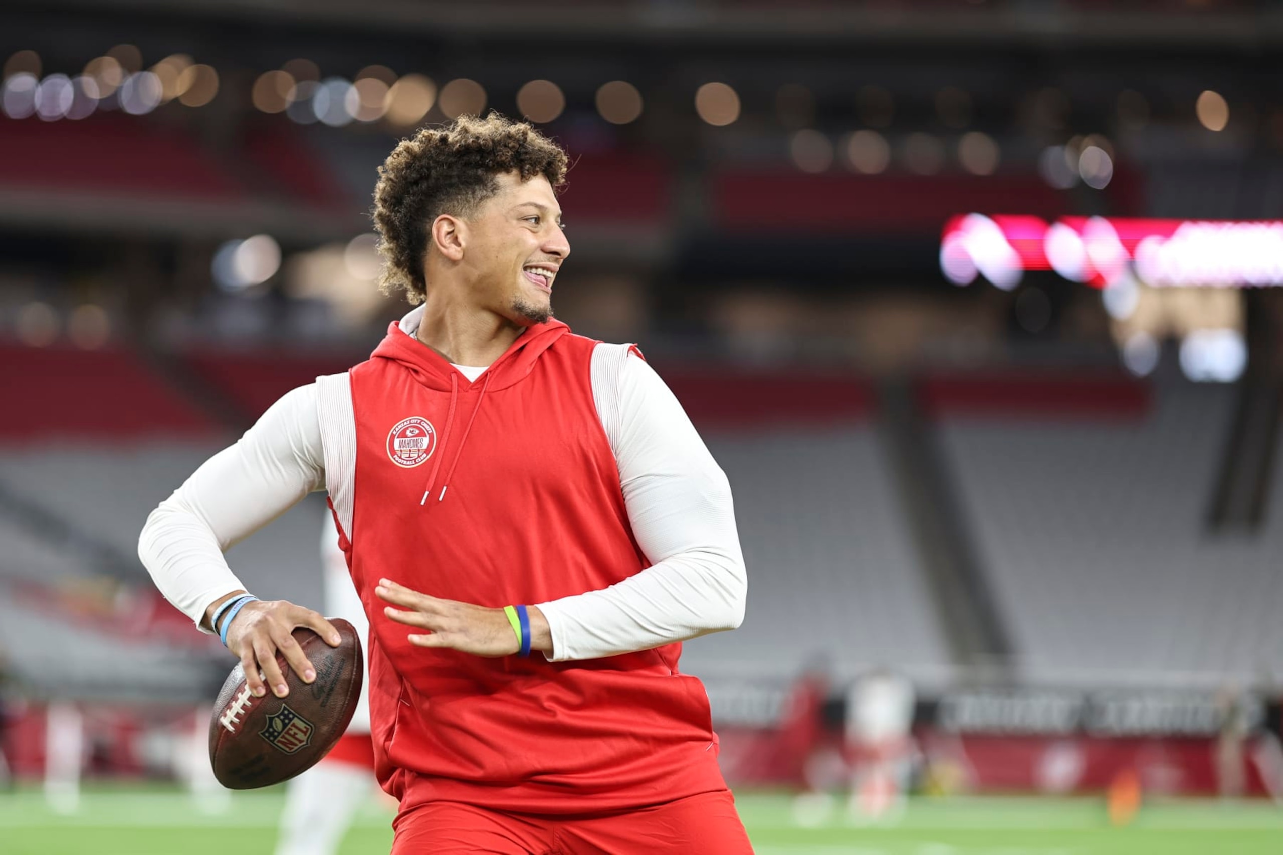GLENDALE, ARIZONA - AUGUST 19: Patrick Mahomes #15 of the Kansas City Chiefs passes as he warms up prior to an NFL preseason football game between the Arizona Cardinals and the Kansas City Chiefs at State Farm Stadium on August 19, 2023 in Glendale, Arizona. (Photo by Michael Owens/Getty Images)