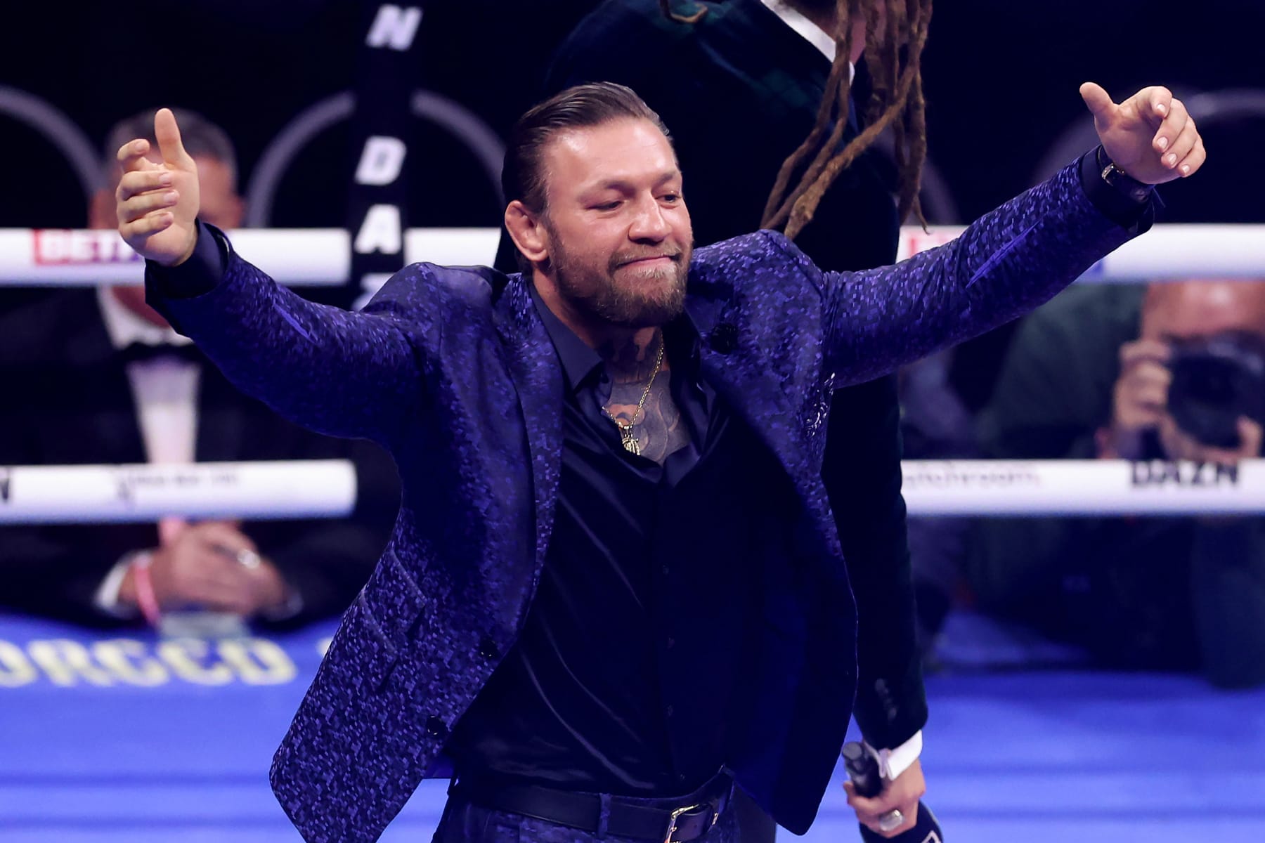 LONDON, ENGLAND - AUGUST 12: Mixed Martial Artist Conor McGregor acknowledges the fans prior to the Heavyweight fight between Derek Chisora and Gerald Washington at The O2 Arena on August 12, 2023 in London, England. (Photo by Julian Finney/Getty Images)