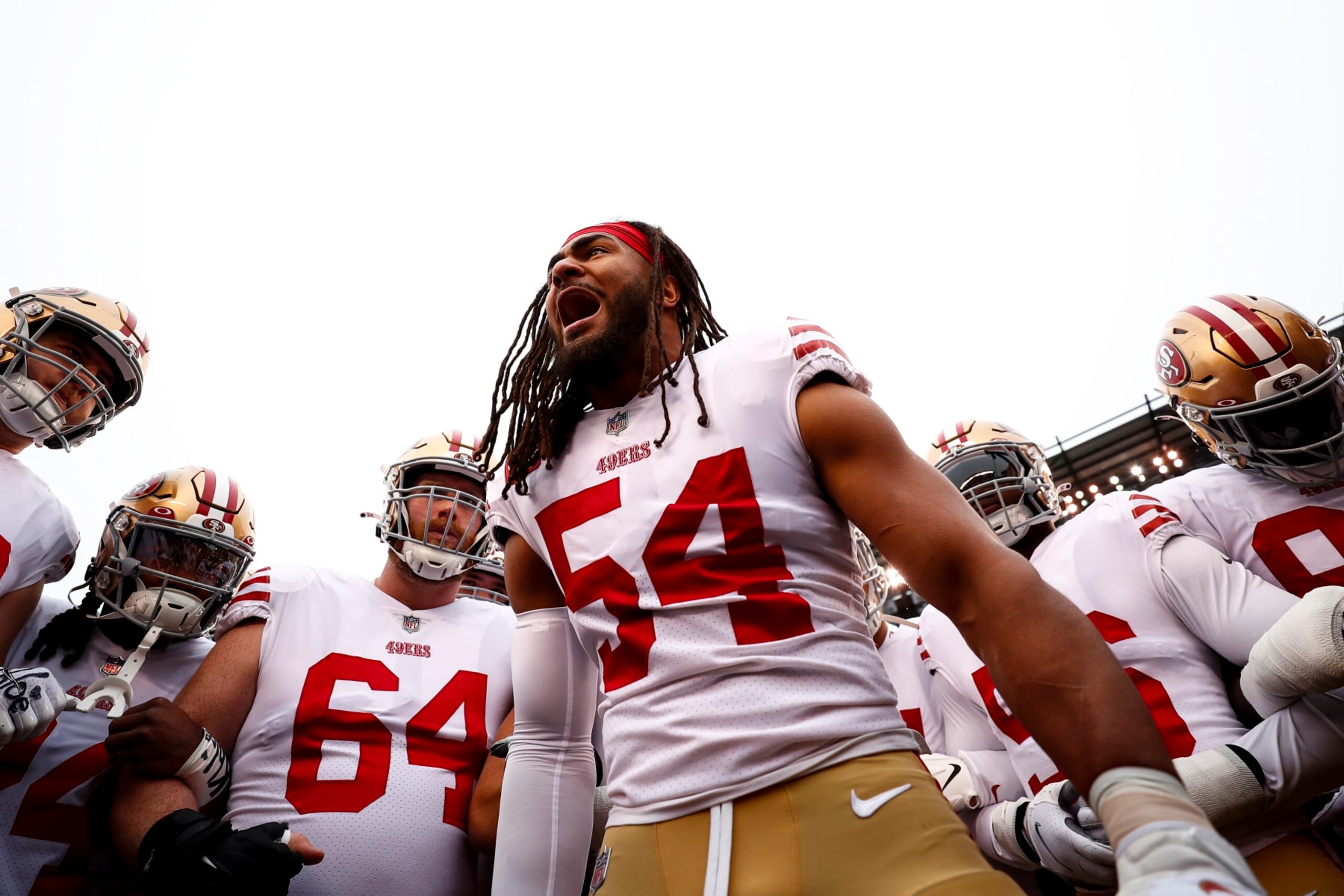 PHILADELPHIA, PA - JANUARY 29: Fred Warner #54 of the San Francisco 49ers gives a speech in the team huddle prior to the NFC Championship NFL football game against the Philadelphia Eagles at Lincoln Financial Field on January 29, 2023 in Philadelphia, Pennsylvania. (Photo by Kevin Sabitus/Getty Images)
