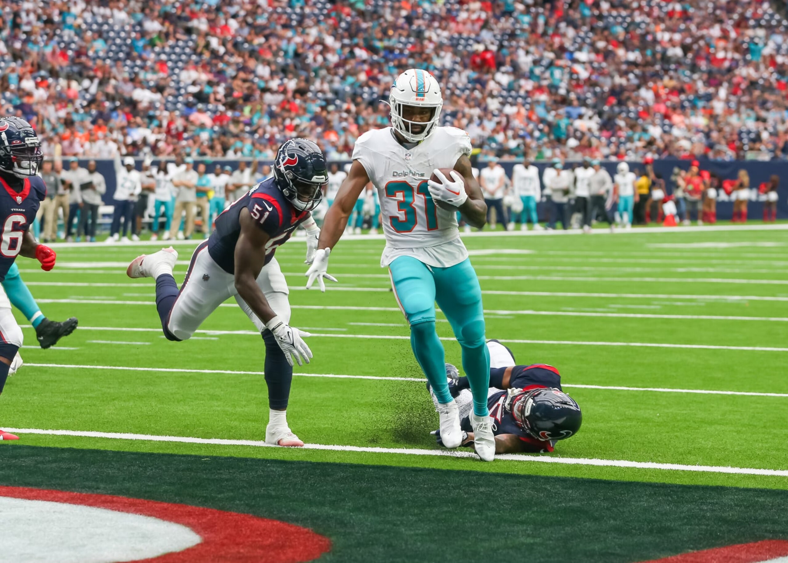 HOUSTON, TX - AUGUST 19: Miami Dolphins running back Raheem Mostert (31) scores a touchdown in the first quarter during the preseason NFL game between the Miami Dolphins and Houston Texans on August 19, 2023 at NRG Stadium in Houston, Texas. (Photo by Leslie Plaza Johnson/Icon Sportswire via Getty Images) HOUSTON, TX - AUGUST 19: Miami Dolphins running back Raheem Mostert (31) scores a touchdown in the first quarter during the preseason NFL game between the Miami Dolphins and Houston Texans on August 19, 2023 at NRG Stadium in Houston, Texas. (Photo by Leslie Plaza Johnson/Icon Sportswire via Getty Images)