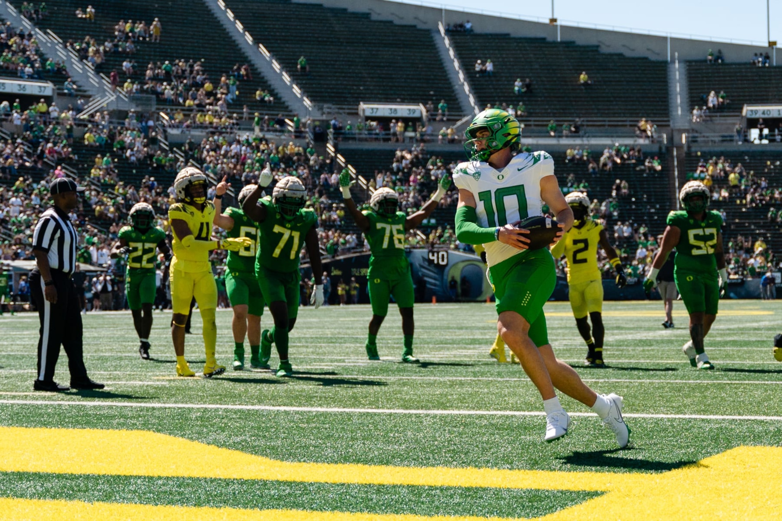 EUGENE, OR - APRIL 29: Quarterback Bo Nix #10 of the Oregon Ducks runs the ball in for a touchdown during the second half of the Oregon Ducks Spring Football Game at Autzen Stadium on April 29, 2023 in Eugene, Oregon. (Photo by Ali Gradischer/Getty Images)
