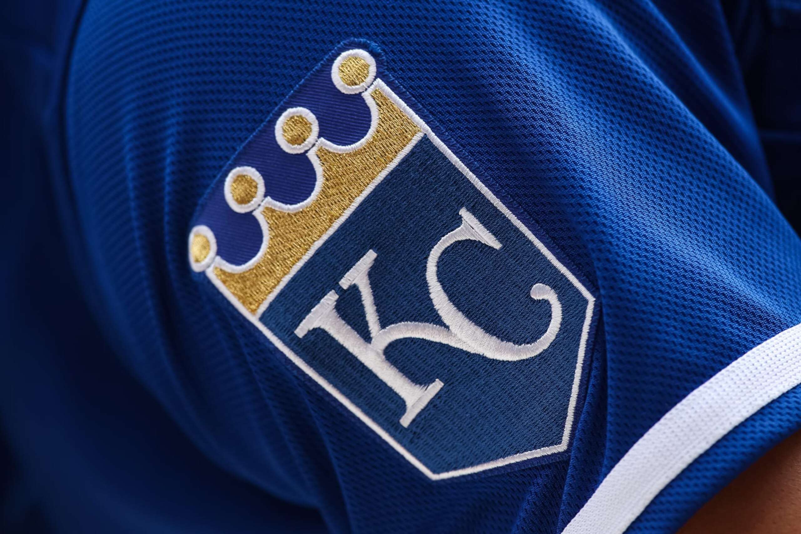 MINNEAPOLIS, MN - MAY 28: A view of the Kansas City Royals logo on the jersey worn by MJ Melendez #1 of the Kansas City Royals in the third inning of the game against the Minnesota Twins at Target Field on May 28, 2022 in Minneapolis, Minnesota. The Royals defeated the Twins 7-3. (Photo by David Berding/Getty Images)