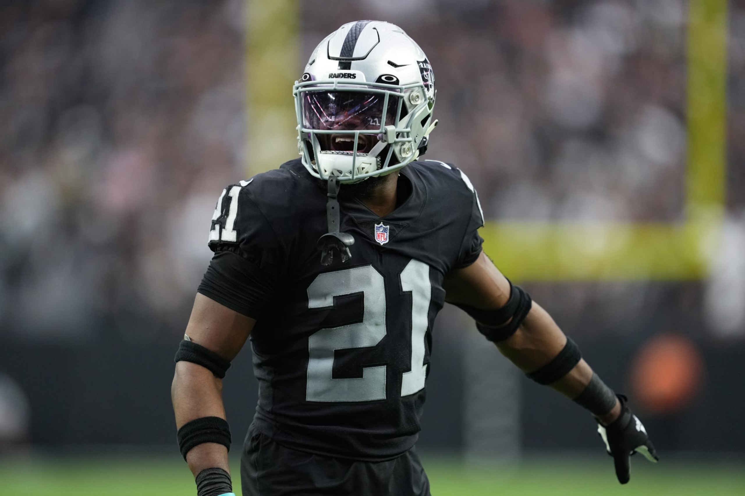 LAS VEGAS, NEVADA - SEPTEMBER 18:  Cornerback Amik Robertson #21 of the Las Vegas Raiders prepares for a play during the second half of a game against the Arizona Cardinals at Allegiant Stadium on September 18, 2022 in Las Vegas, Nevada. (Photo by Chris Unger/Getty Images)