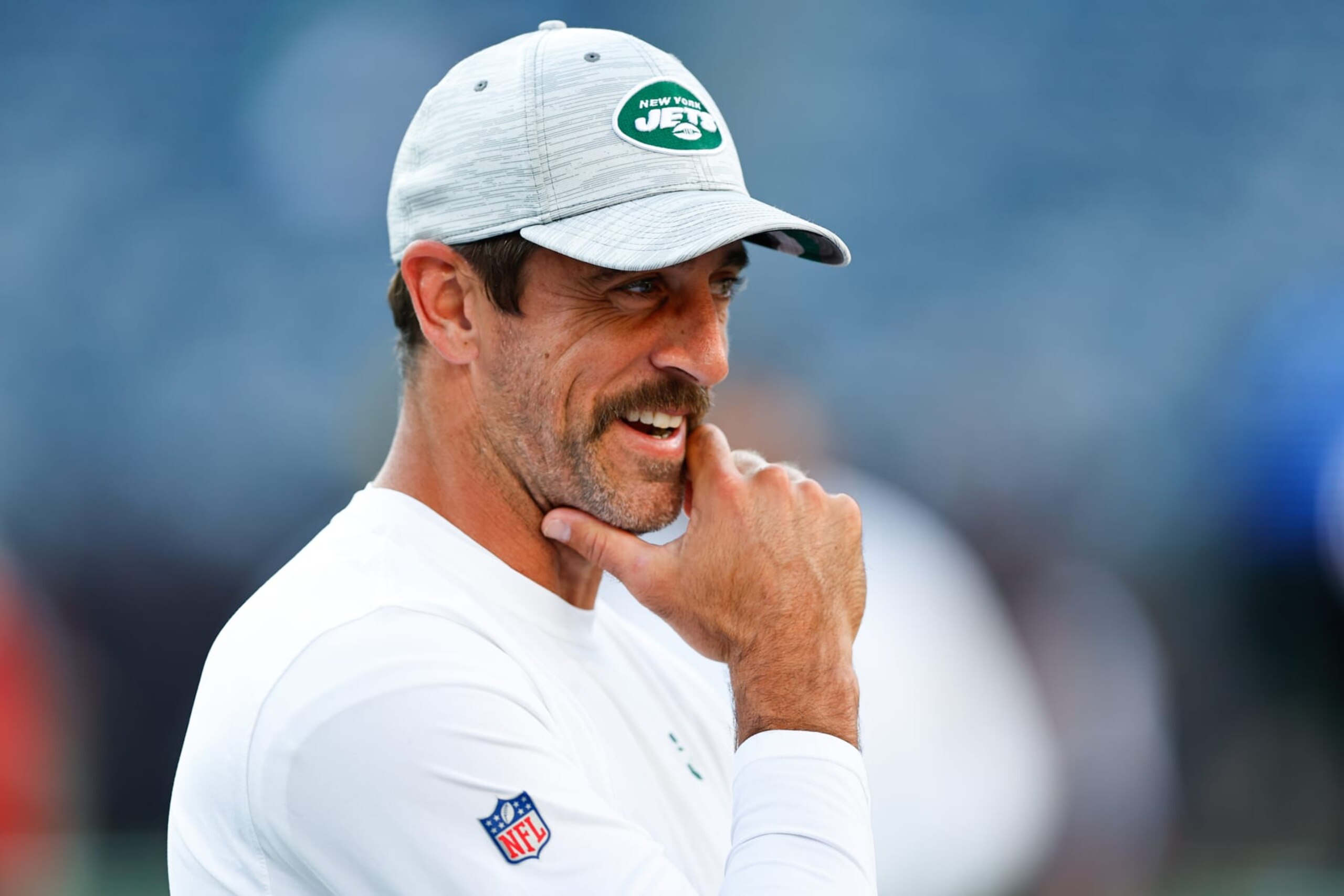 EAST RUTHERFORD, NJ - AUGUST 19: Aaron Rodgers #8 of the New York Jets prior to the Preseason game against the Tampa Bay Buccaneers on Augut 19, 2023 at MetLife Stadium in East Rutherford, New Jersey.  (Photo by Rich Graessle/Icon Sportswire via Getty Images)