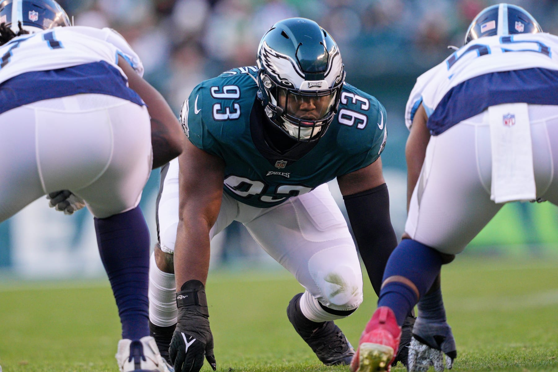 PHILADELPHIA, PA - DECEMBER 04:Philadelphia Eagles defensive tackle Milton Williams (93) rushes during the game between the Tennessee Titans and the Philadelphia Eagles on December 4, 2022 at Lincoln Financial Field in Philadelphia, PA. (Photo by Andy Lewis/Icon Sportswire via Getty Images)