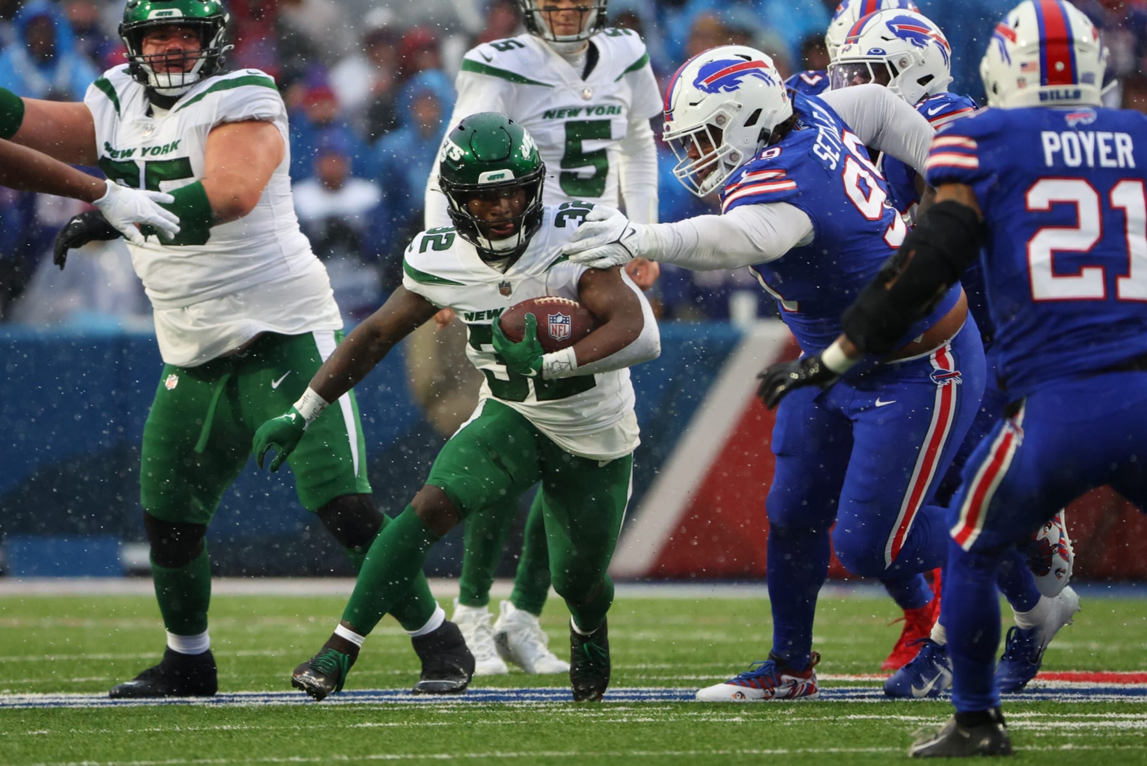 ORCHARD PARK, NY - DECEMBER 11: Michael Carter #32 of the New York Jets runs the ball against the Buffalo Bills at Highmark Stadium on December 11, 2022 in Orchard Park, New York. (Photo by Timothy T Ludwig/Getty Images) ORCHARD PARK, NY - DECEMBER 11: Michael Carter #32 of the New York Jets runs the ball against the Buffalo Bills at Highmark Stadium on December 11, 2022 in Orchard Park, New York. (Photo by Timothy T Ludwig/Getty Images)