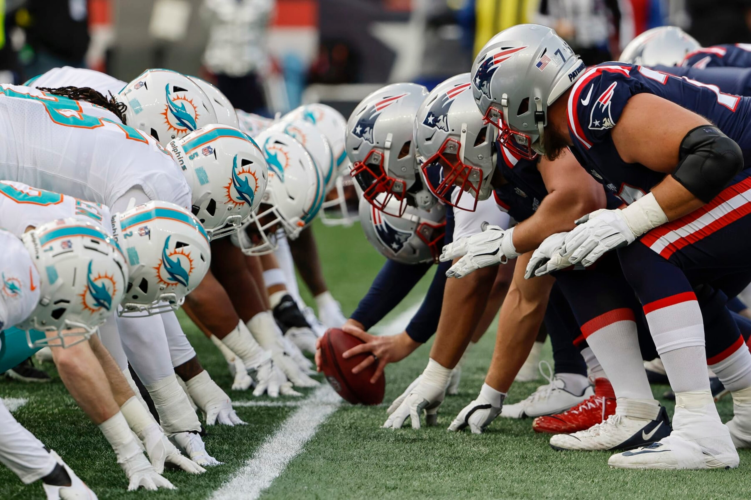 FOXBOROUGH, MASSACHUSETTS - JANUARY 01: The Miami Dolphins and the New England Patriots line up for the snap at the line of scrimmage during the game at Gillette Stadium on January 01, 2023 in Foxborough, Massachusetts. (Photo by Winslow Townson/Getty Images)