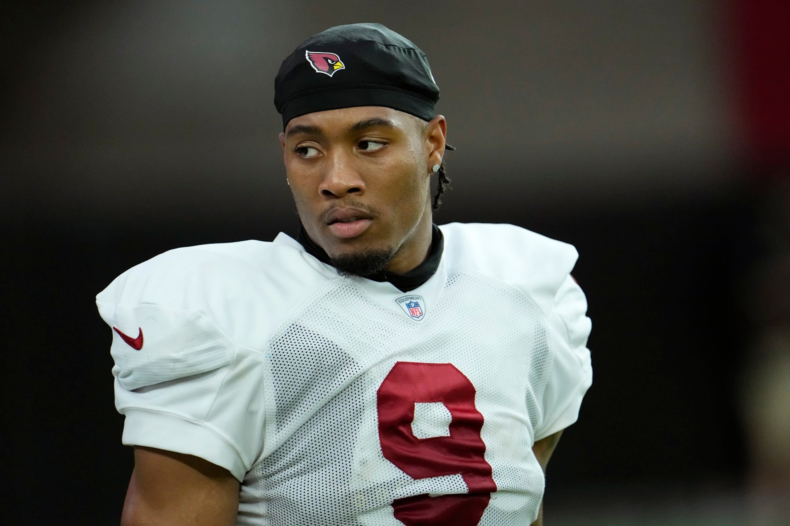 Arizona Cardinals linebacker Isaiah Simmons pauses on the field during NFL football training camp pracitce at State Farm Stadiium Tuesday, Aug. 1, 2023, in Glendale, Ariz. (AP Photo/Ross D. Franklin)